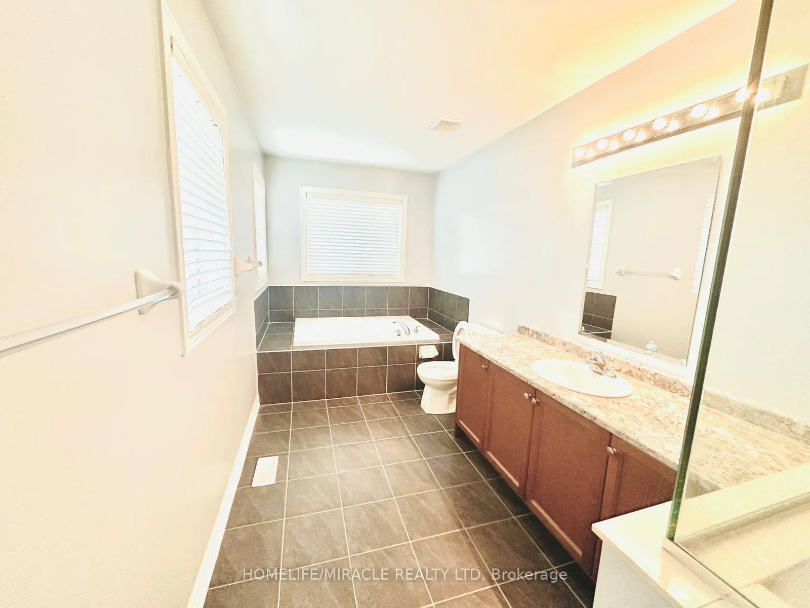 Photo 19 of 103 William Fair Drive, Clarington, Bowmanville — HOMEH