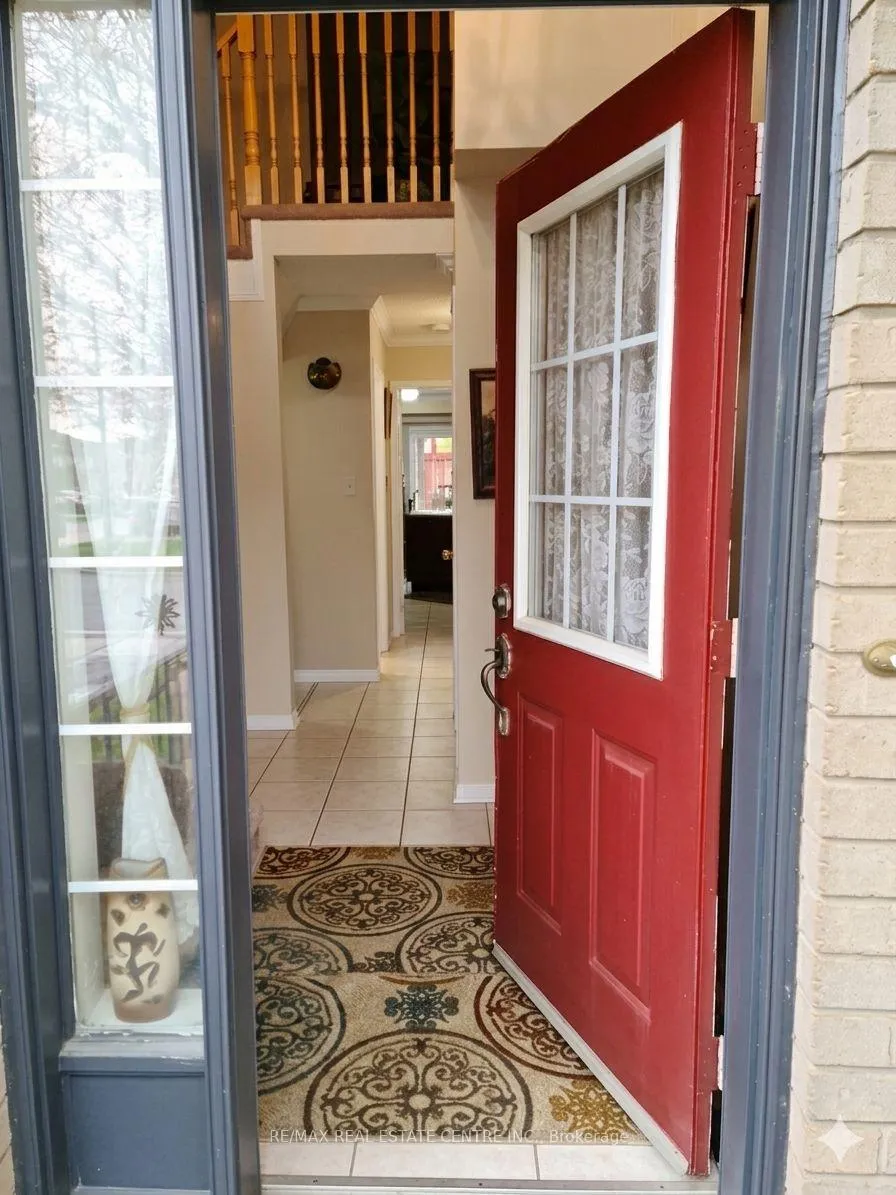 Photo 2 of 82 Earl Grey Crescent, Brampton, Fletcher's Meadow — HOMEH