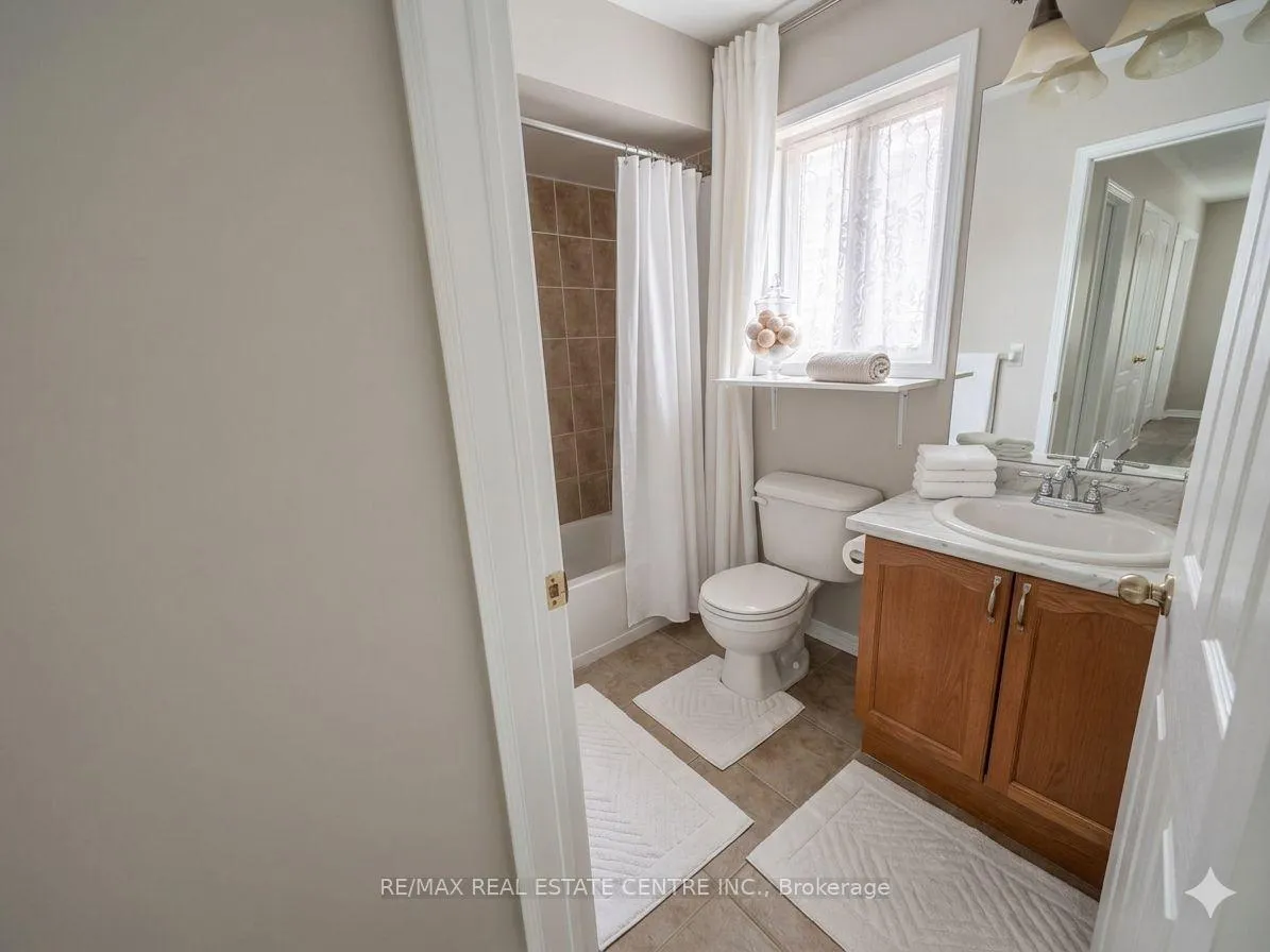 Photo 6 of 82 Earl Grey Crescent, Brampton, Fletcher's Meadow — HOMEH