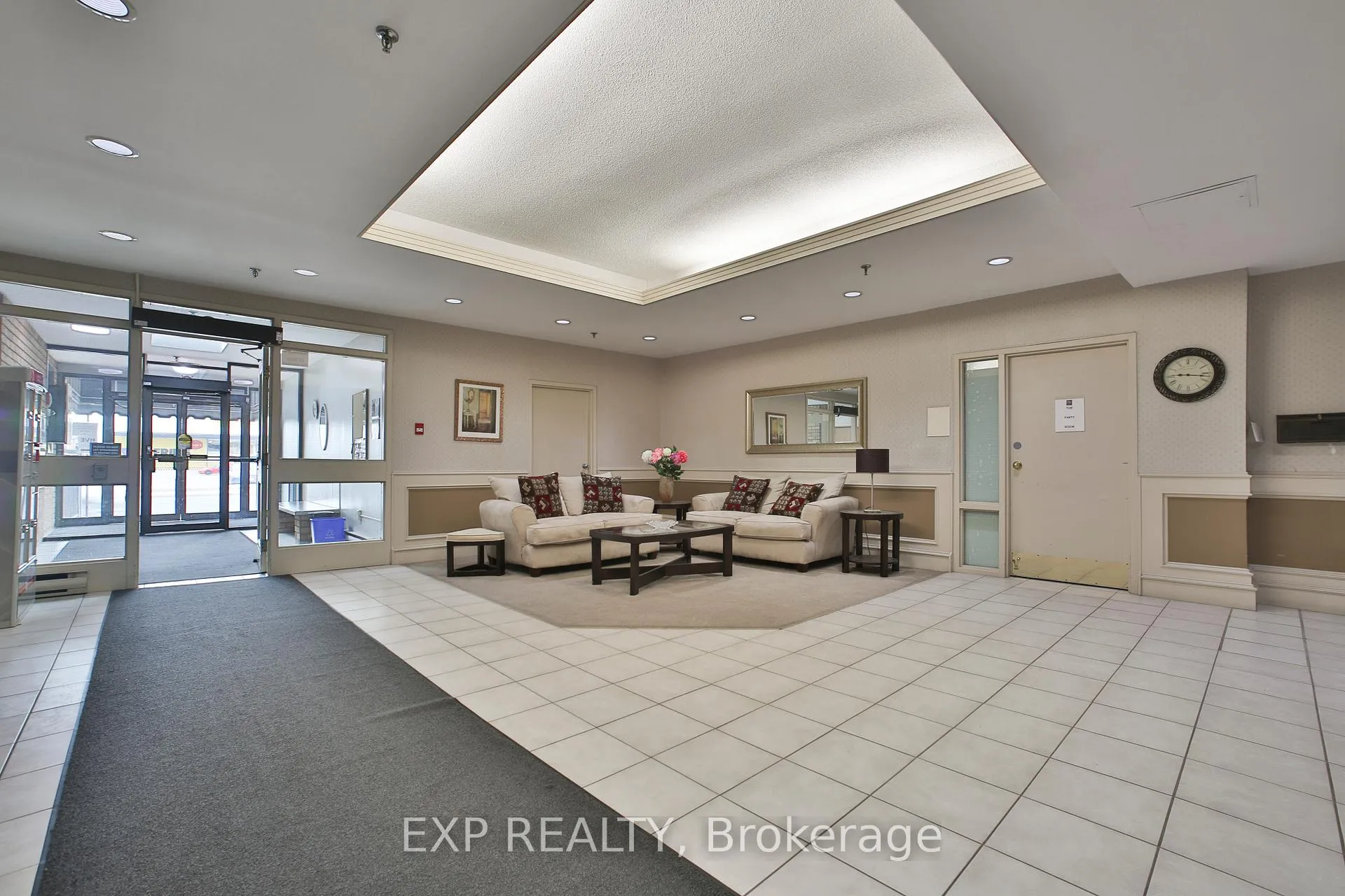 Photo 3 of Unit 802, 432 Main Street E, Hamilton, Stinson — HOMEH