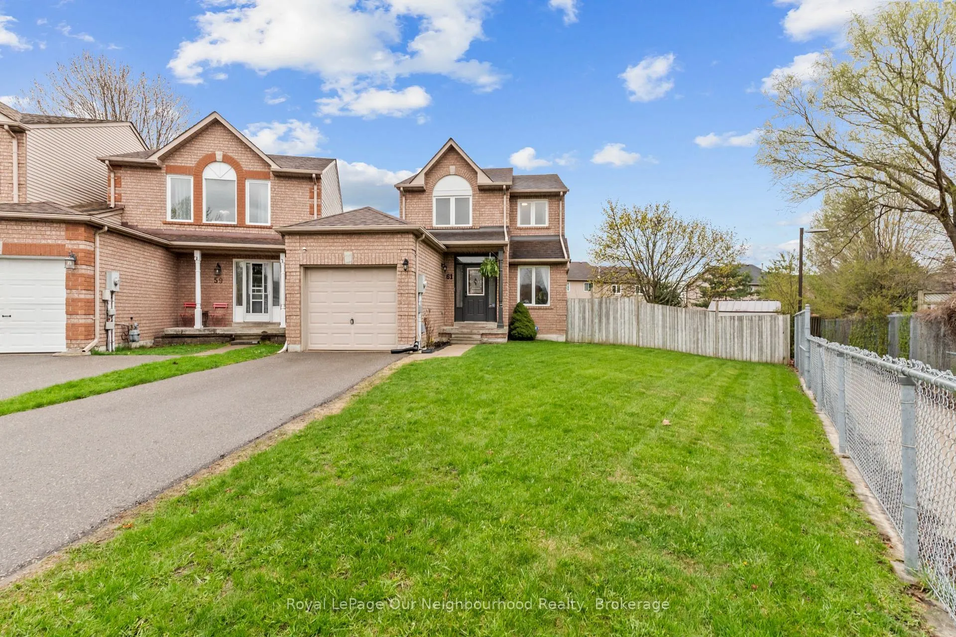 Photo 2 of 61 Fry Crescent, Clarington, Bowmanville — HOMEH