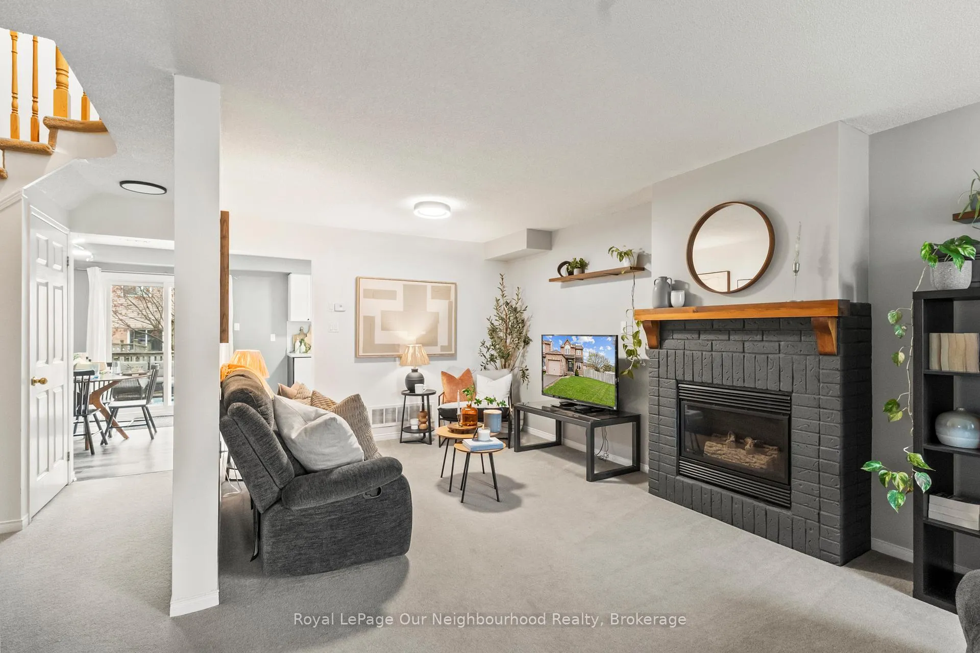 Photo 3 of 61 Fry Crescent, Clarington, Bowmanville — HOMEH