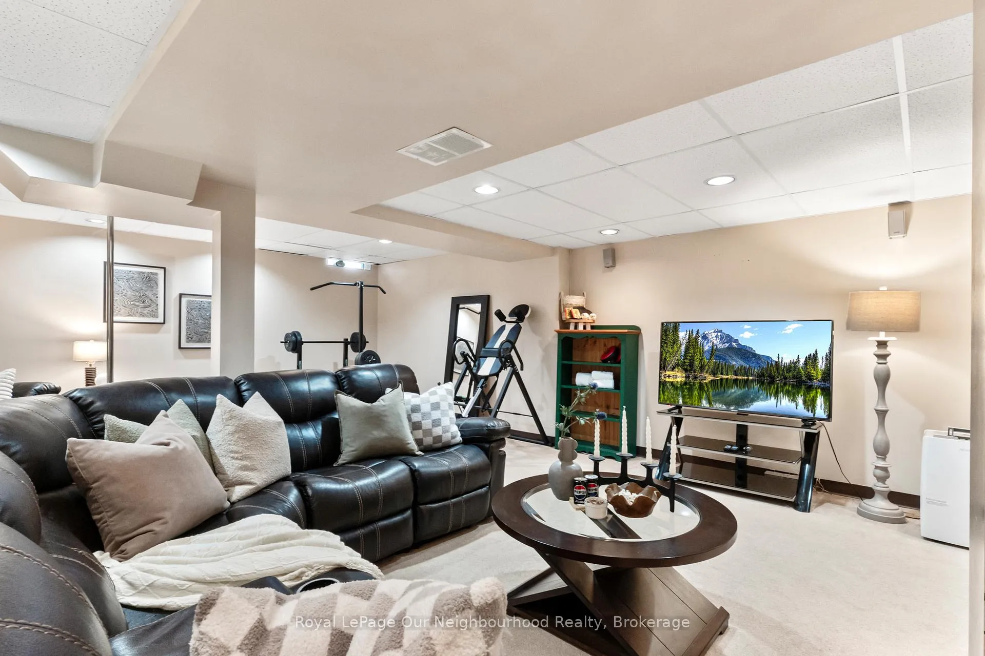 Photo 22 of 61 Fry Crescent, Clarington, Bowmanville — HOMEH