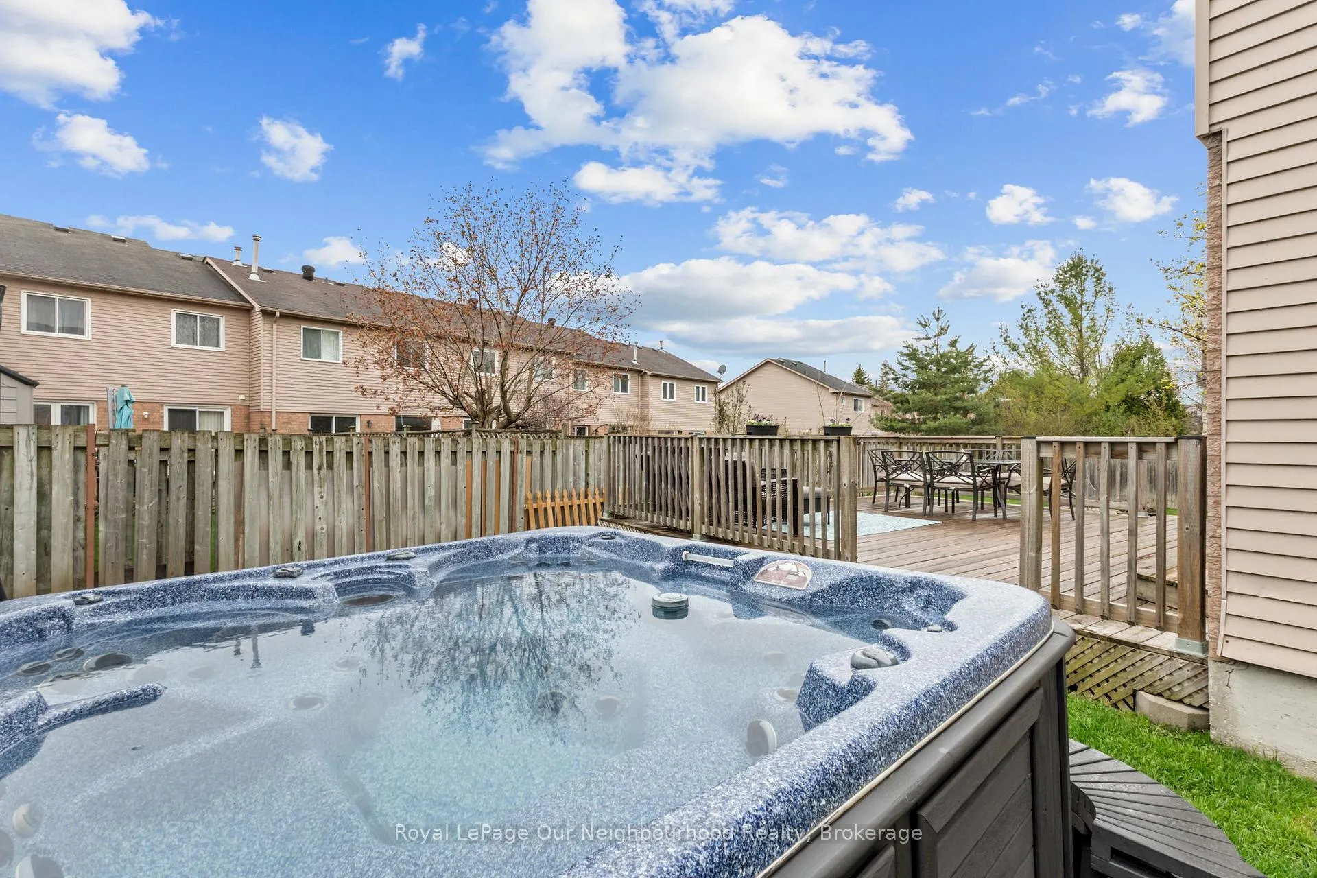 Photo 25 of 61 Fry Crescent, Clarington, Bowmanville — HOMEH