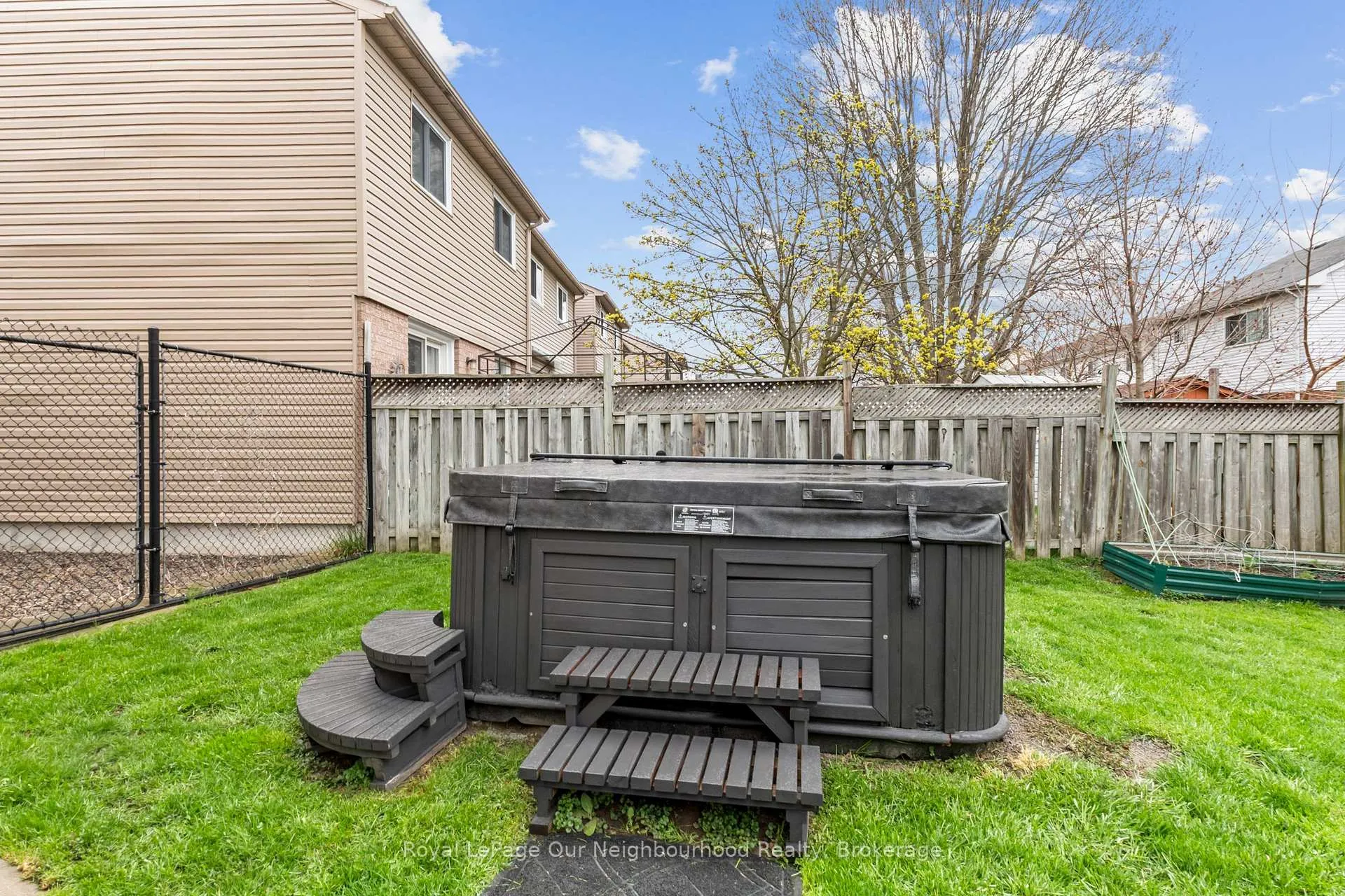 Photo 27 of 61 Fry Crescent, Clarington, Bowmanville — HOMEH