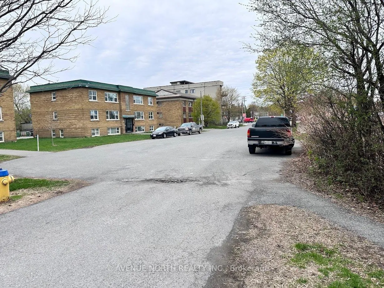 Photo 2 of Unit 1, 1170 Dover Crescent, Ottawa, Carlington — HOMEH