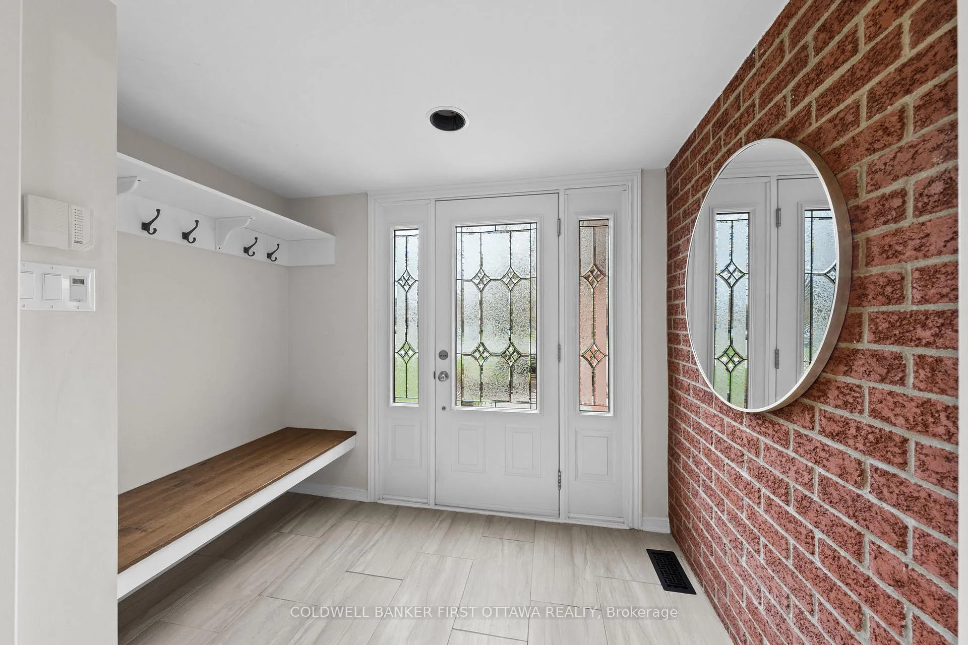 Photo 4 of 1645 Des Ravins Place, Ottawa, Chapel Hill — HOMEH