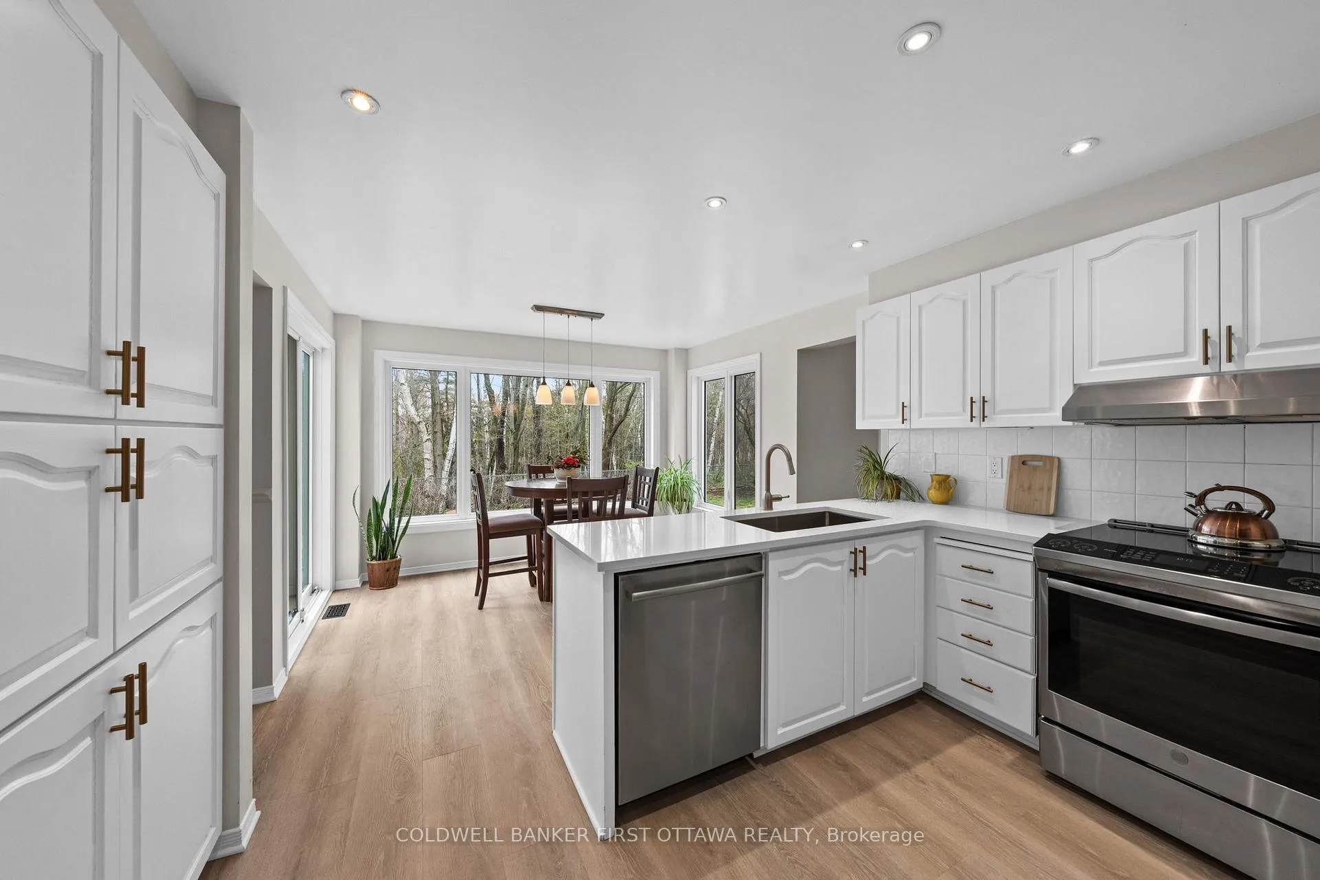 Photo 10 of 1645 Des Ravins Place, Ottawa, Chapel Hill — HOMEH
