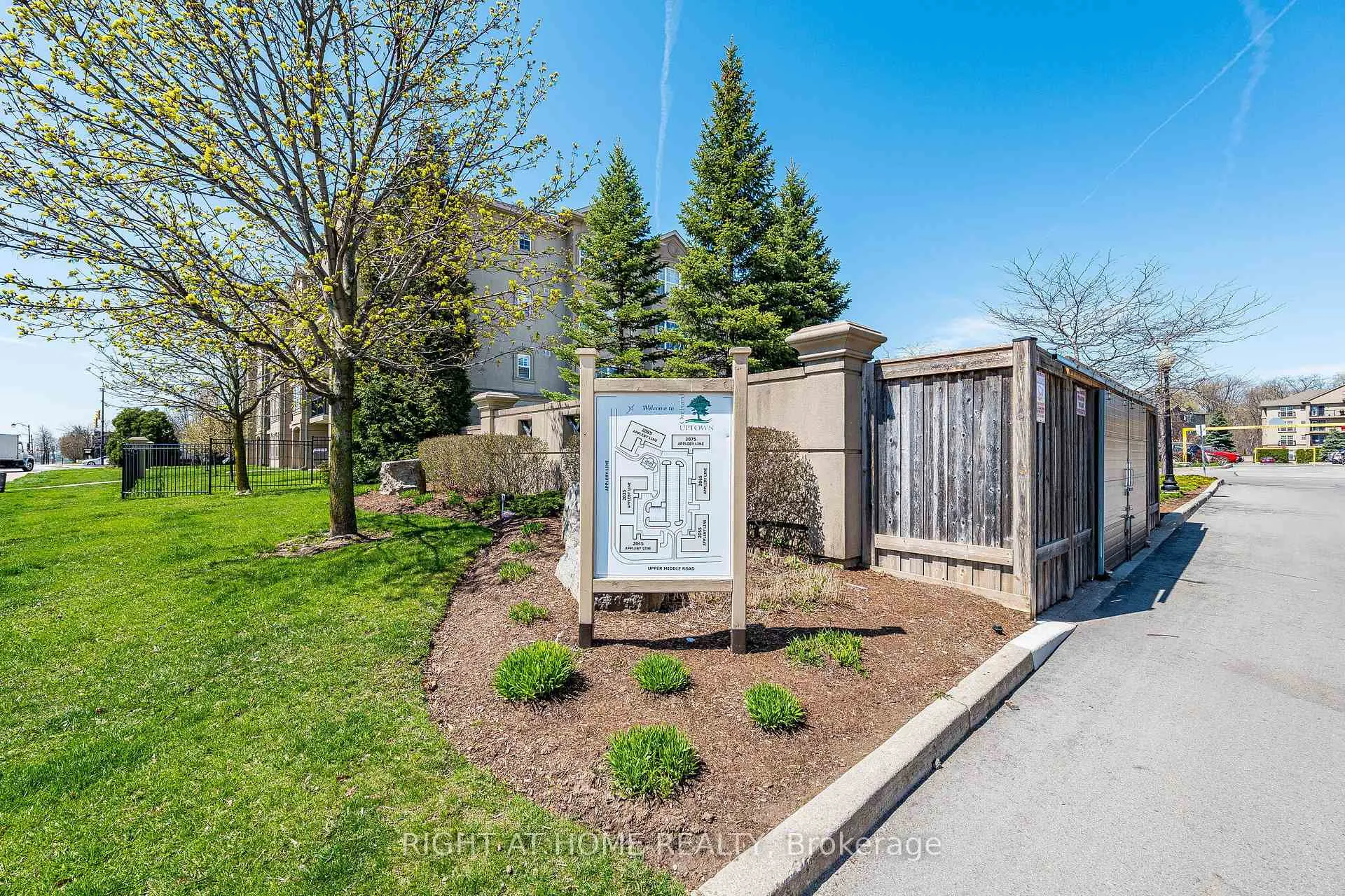 Photo 2 of Unit 401, 2045 Appleby Line, Burlington, Uptown — HOMEH