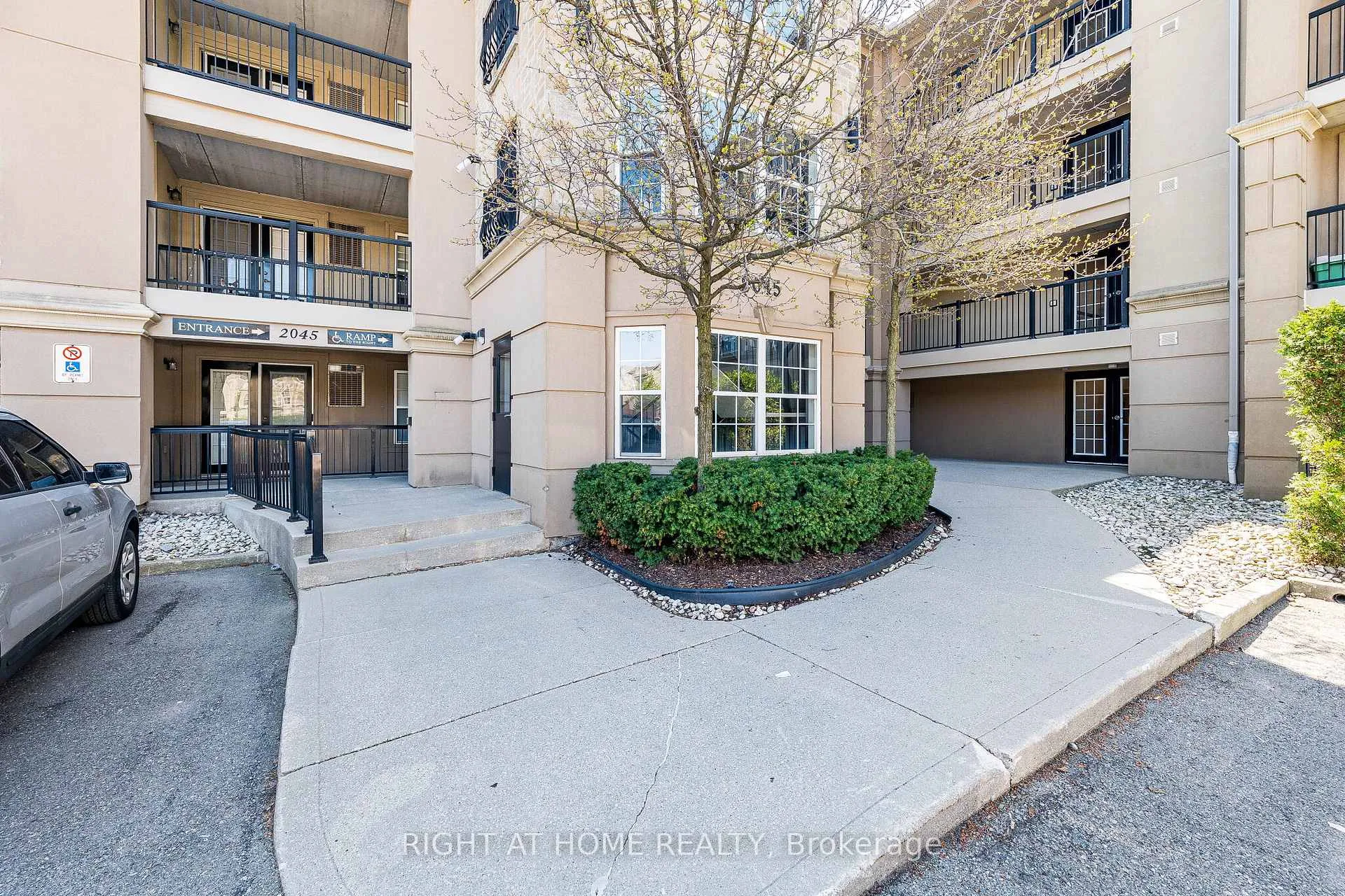 Photo 4 of Unit 401, 2045 Appleby Line, Burlington, Uptown — HOMEH