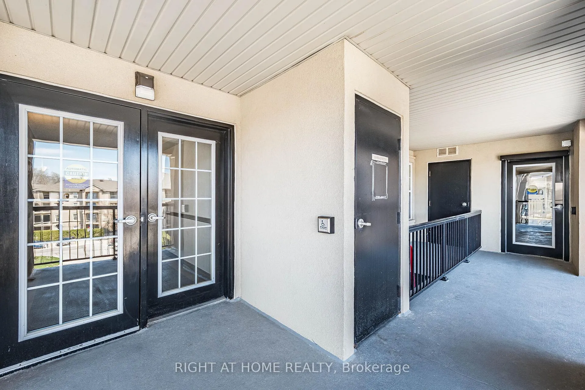 Photo 5 of Unit 401, 2045 Appleby Line, Burlington, Uptown — HOMEH