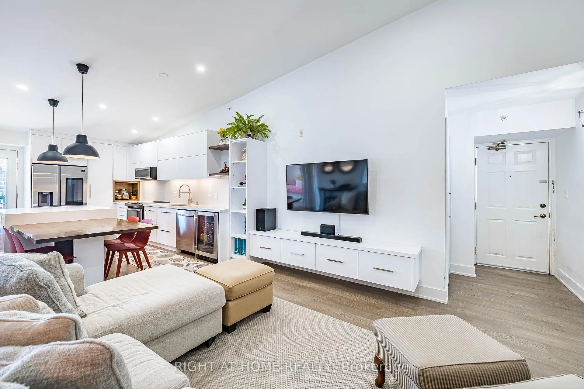 Photo 11 of Unit 401, 2045 Appleby Line, Burlington, Uptown — HOMEH
