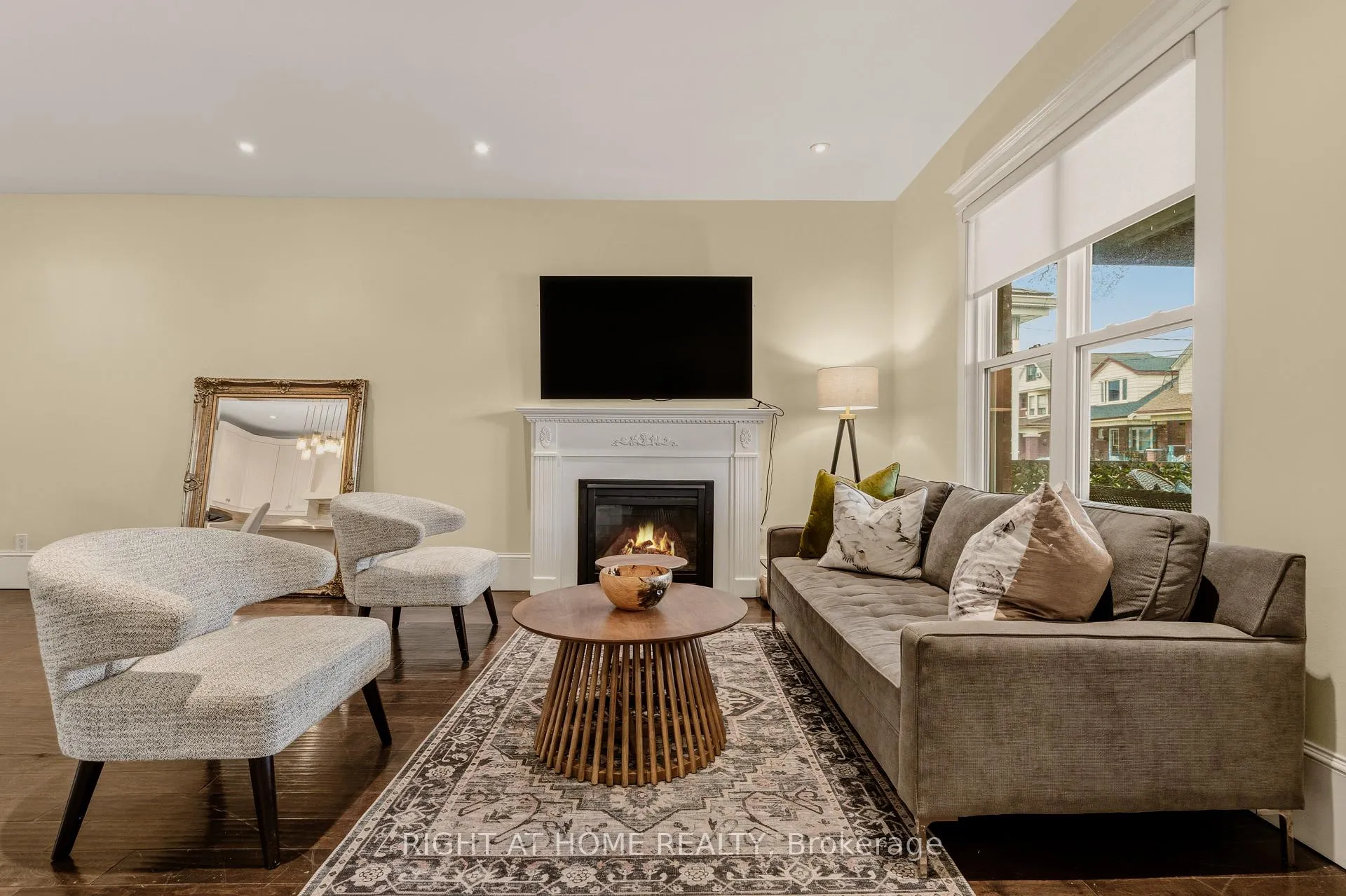 Photo 2 of 104 Barnesdale Avenue N, Hamilton, Stipley — HOMEH