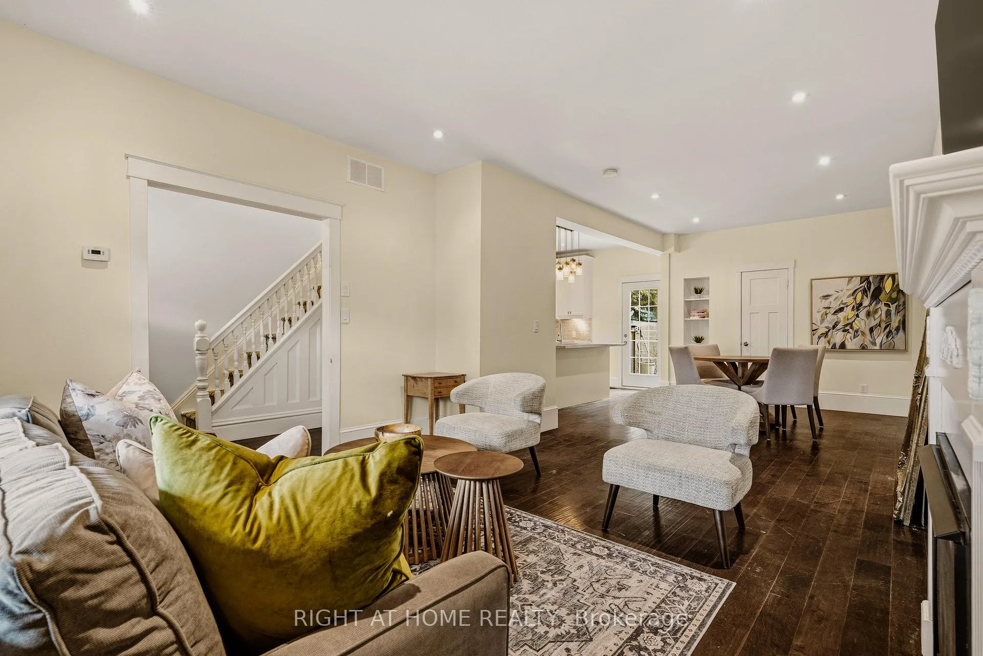 Photo 3 of 104 Barnesdale Avenue N, Hamilton, Stipley — HOMEH