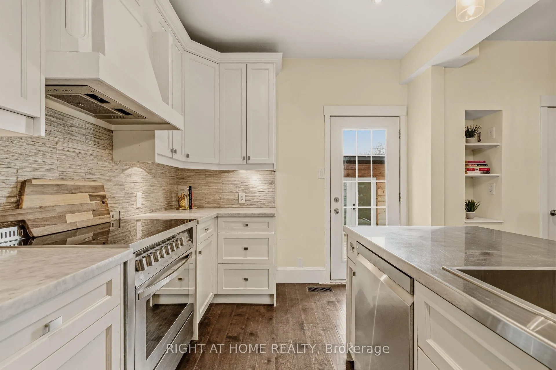 Photo 9 of 104 Barnesdale Avenue N, Hamilton, Stipley — HOMEH