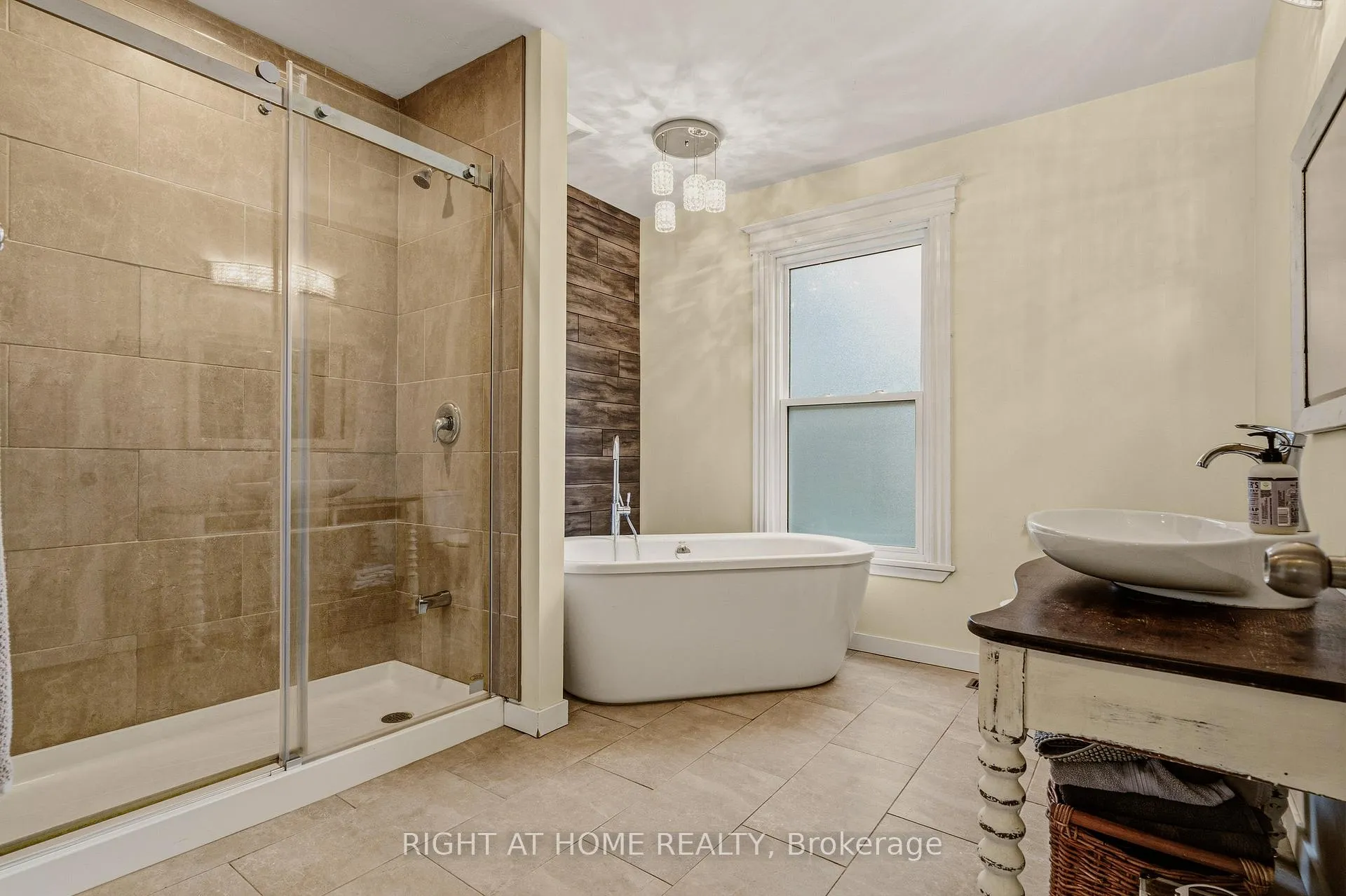 Photo 17 of 104 Barnesdale Avenue N, Hamilton, Stipley — HOMEH