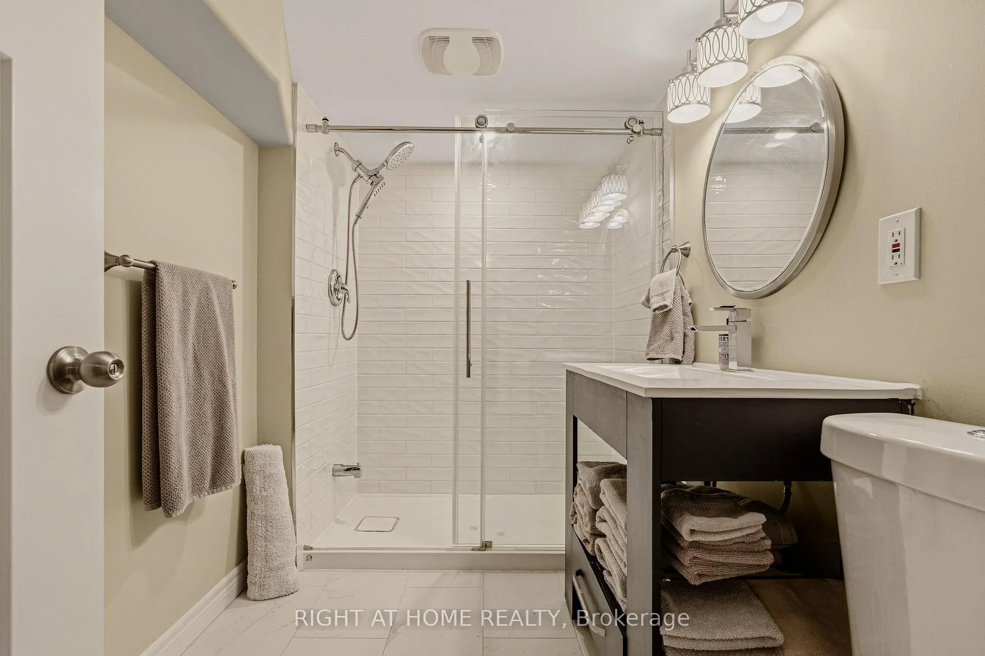 Photo 24 of 104 Barnesdale Avenue N, Hamilton, Stipley — HOMEH