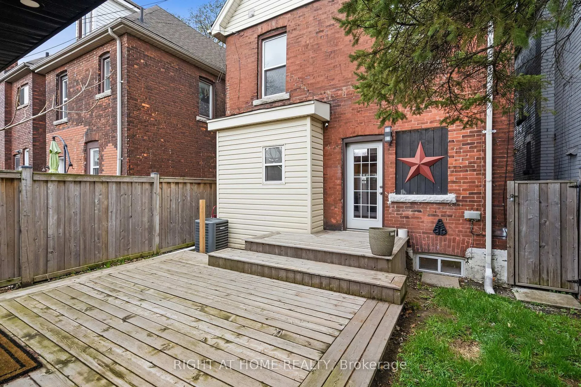 Photo 30 of 104 Barnesdale Avenue N, Hamilton, Stipley — HOMEH