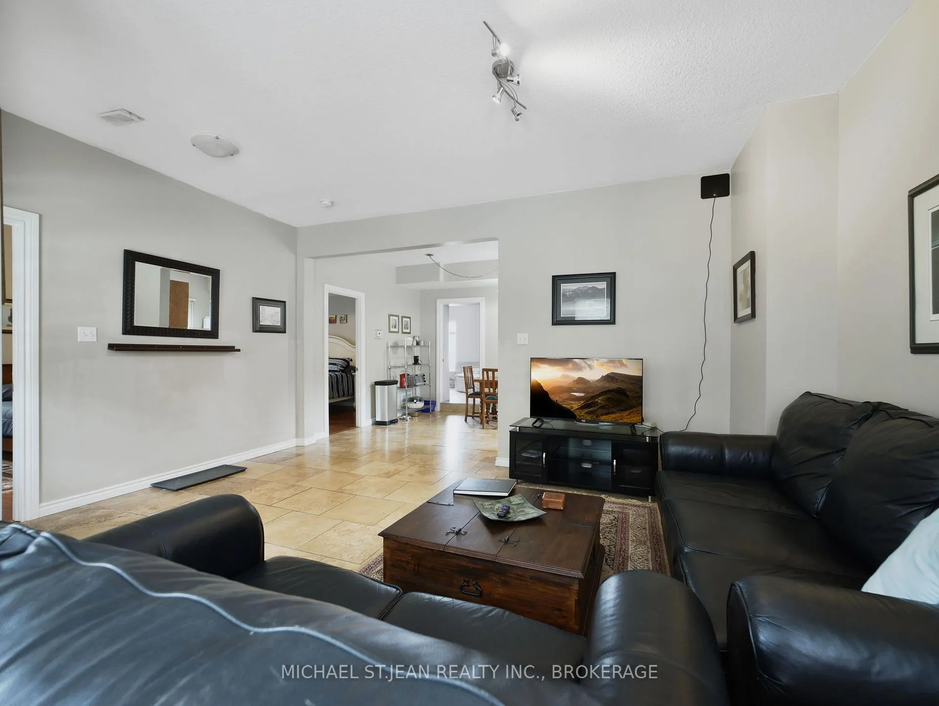 Photo 5 of 21 Foster Street, Hamilton, Corktown — HOMEH