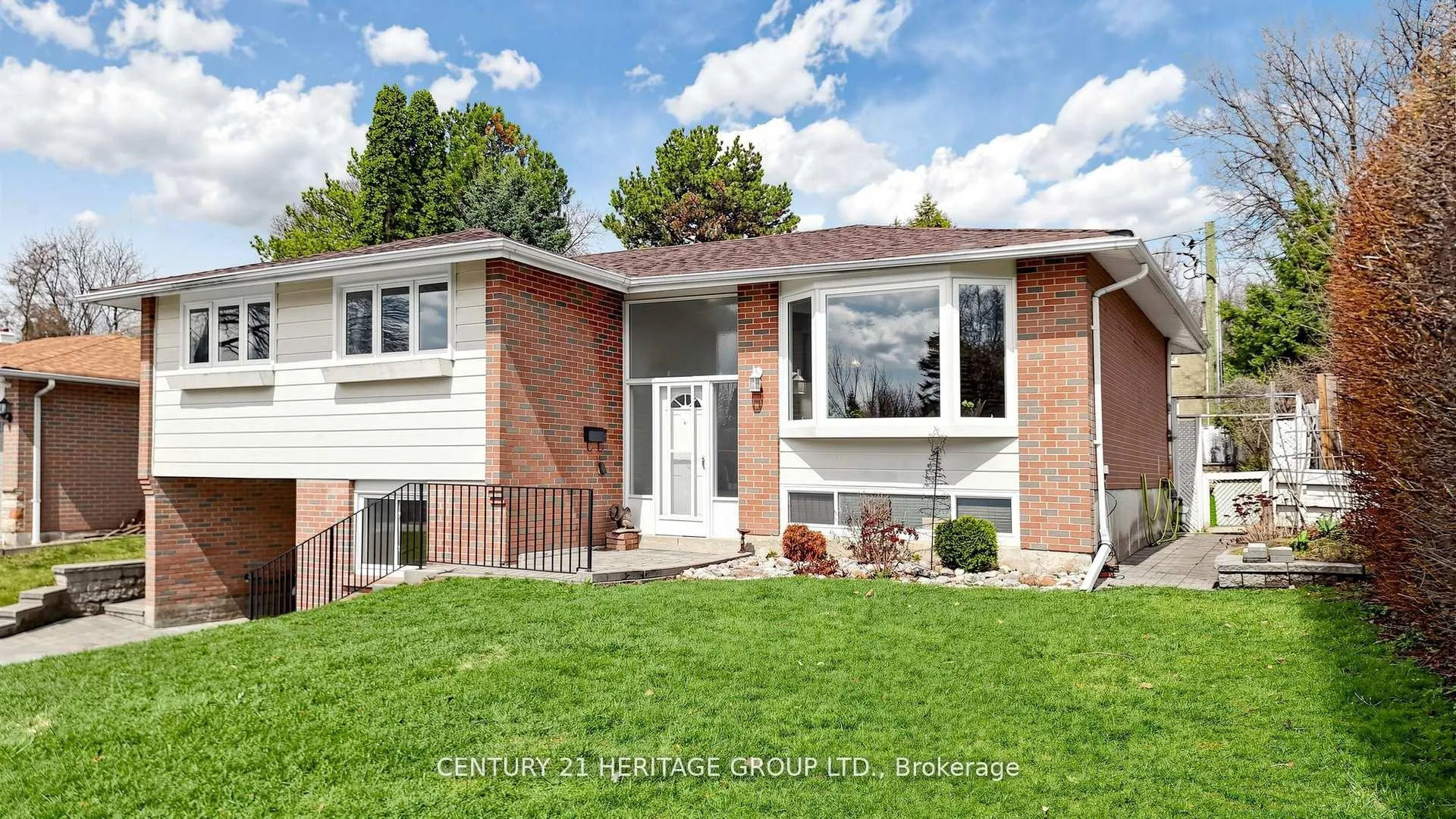 Photo 4 of 72 Romfield Circuit, Markham, Royal Orchard — HOMEH