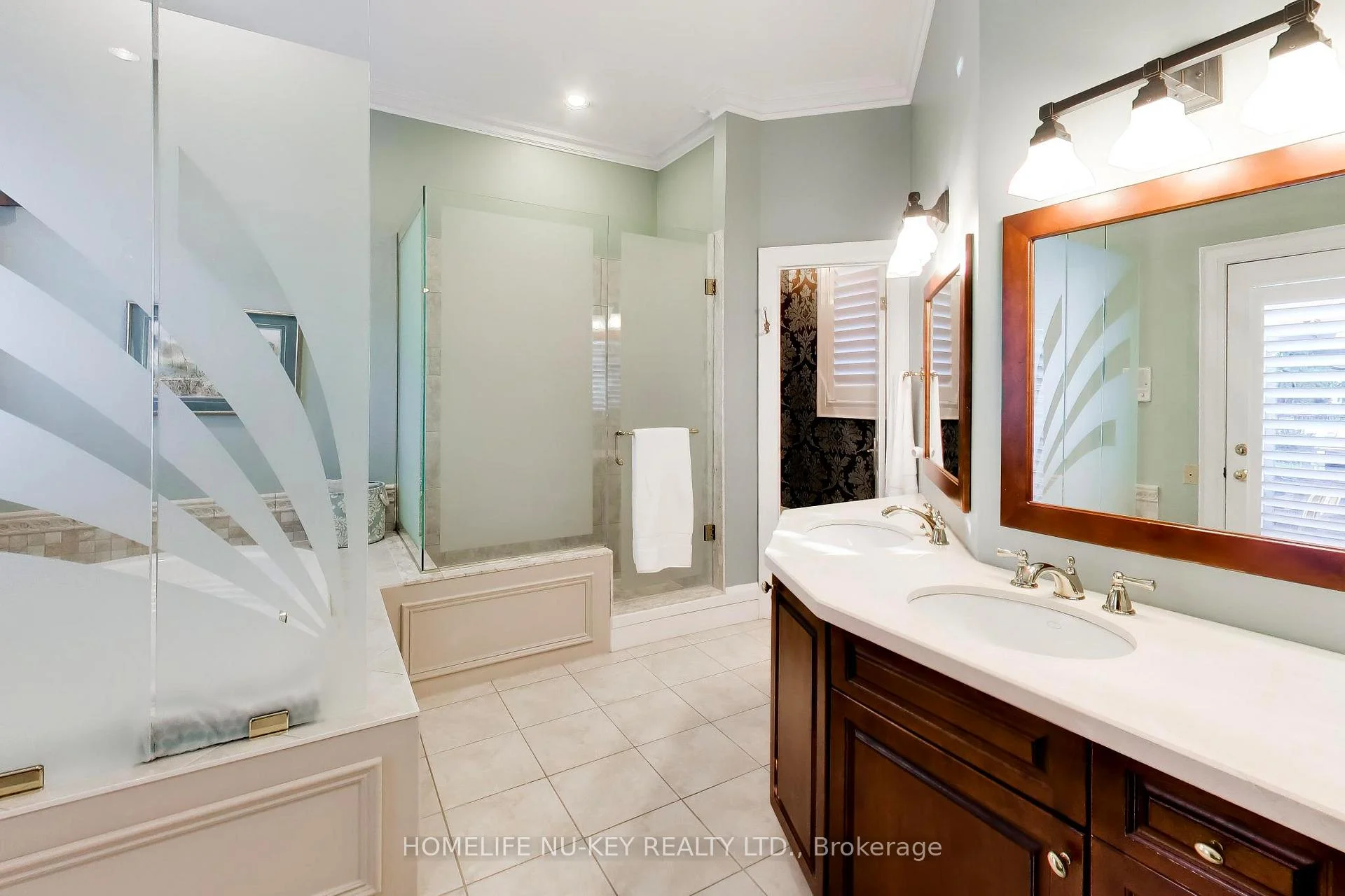 Photo 16 of 38 Castle Drive, Barrie, Sunnidale — HOMEH