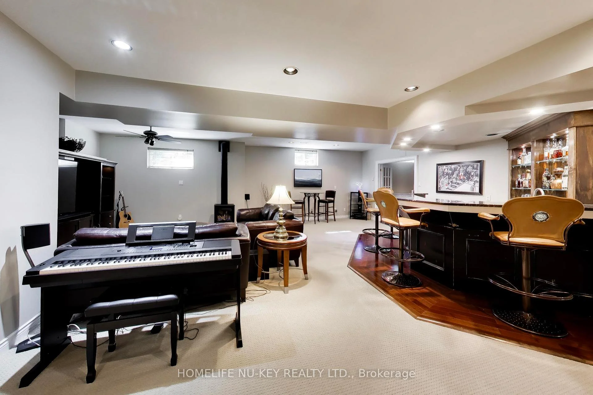 Photo 24 of 38 Castle Drive, Barrie, Sunnidale — HOMEH