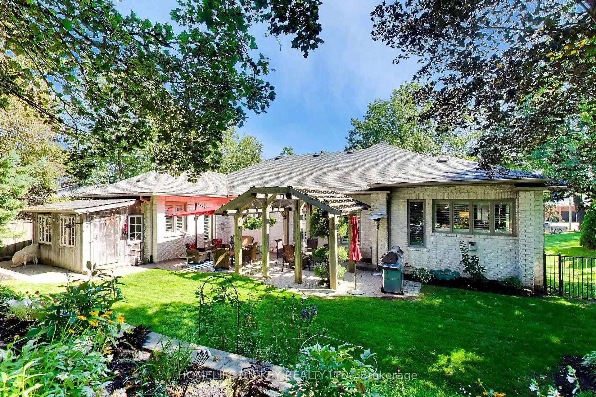 Photo 32 of 38 Castle Drive, Barrie, Sunnidale — HOMEH