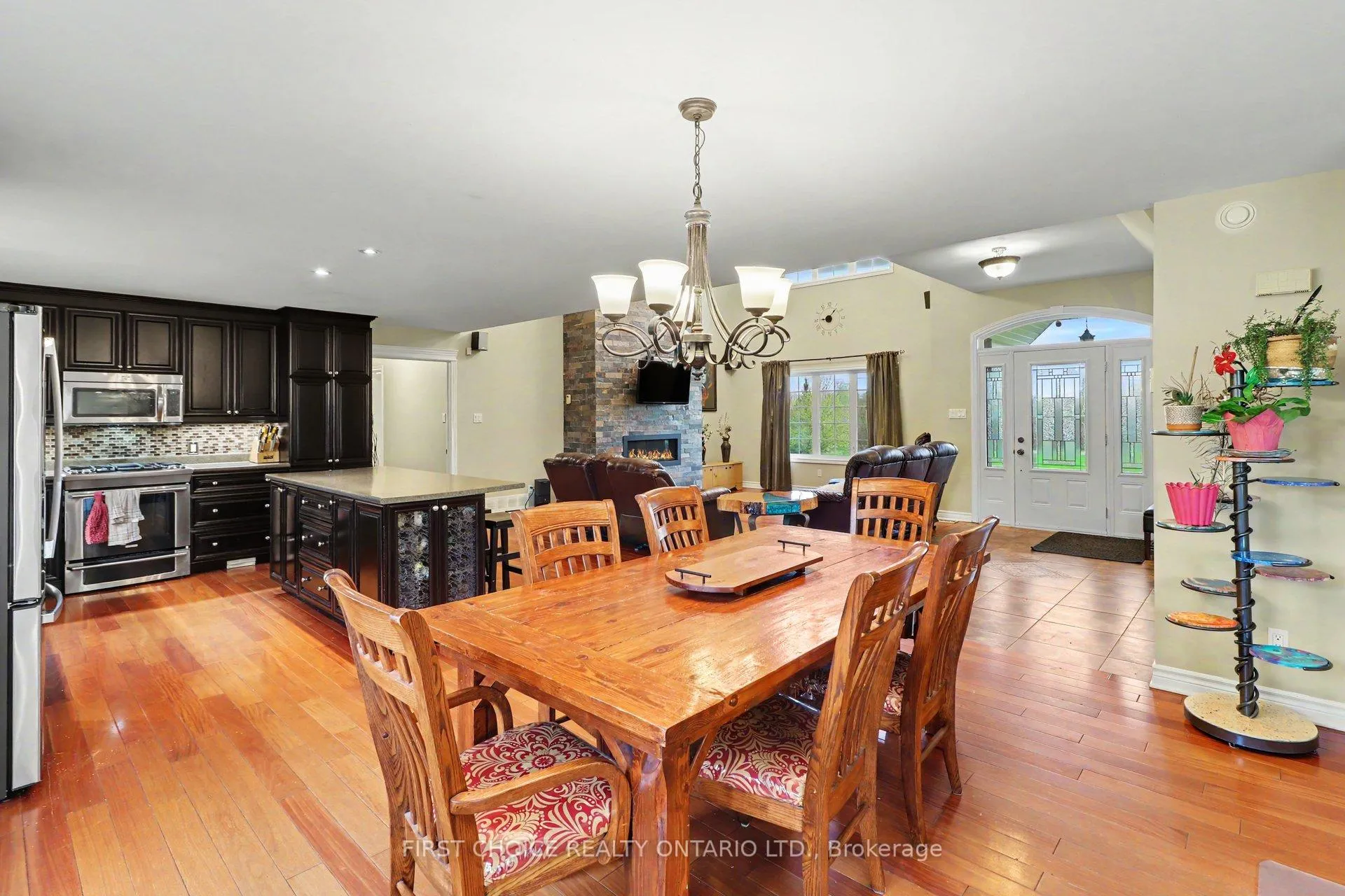 Photo 5 of 200 Hughson Place, Ottawa, Vars & Area — HOMEH