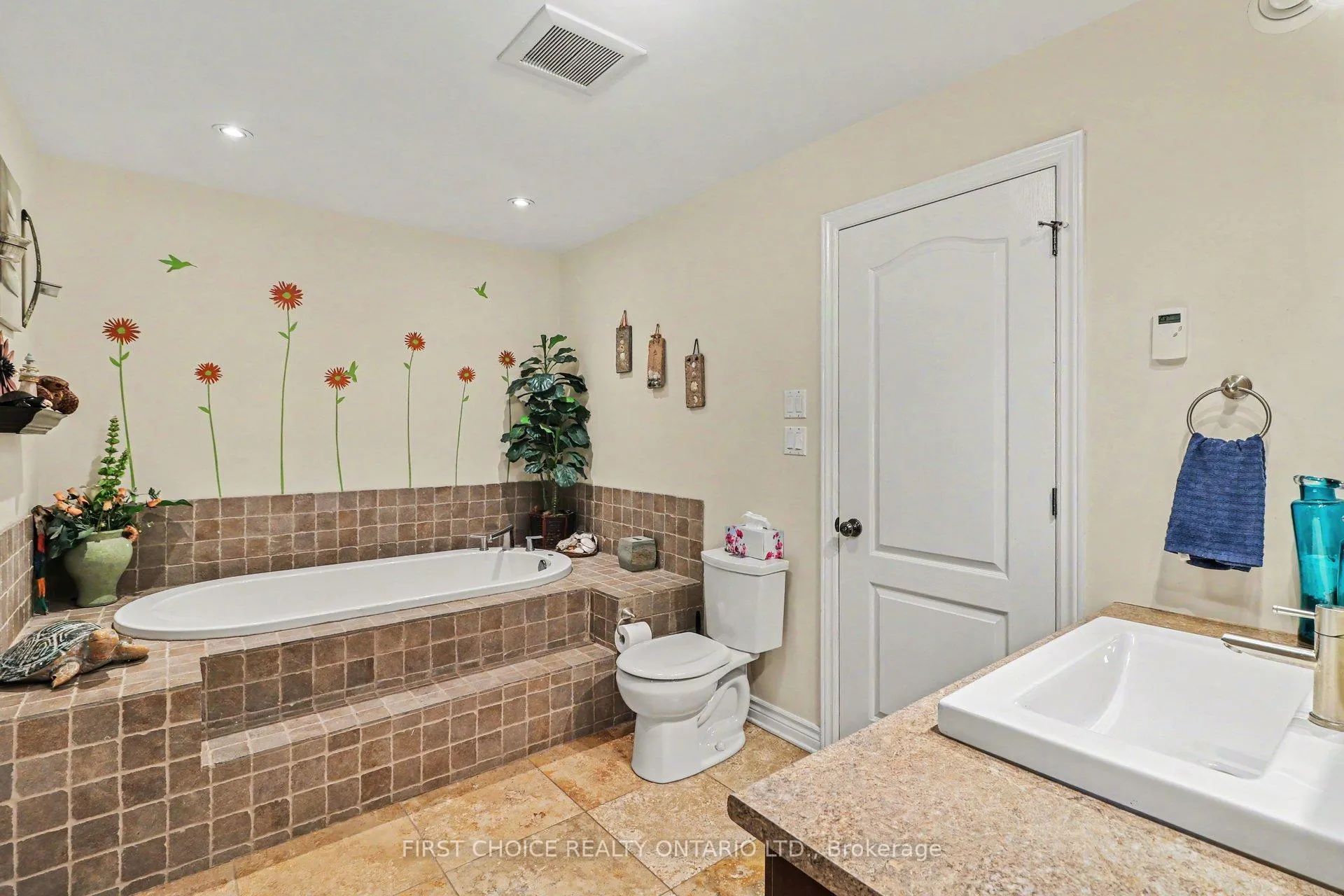 Photo 15 of 200 Hughson Place, Ottawa, Vars & Area — HOMEH