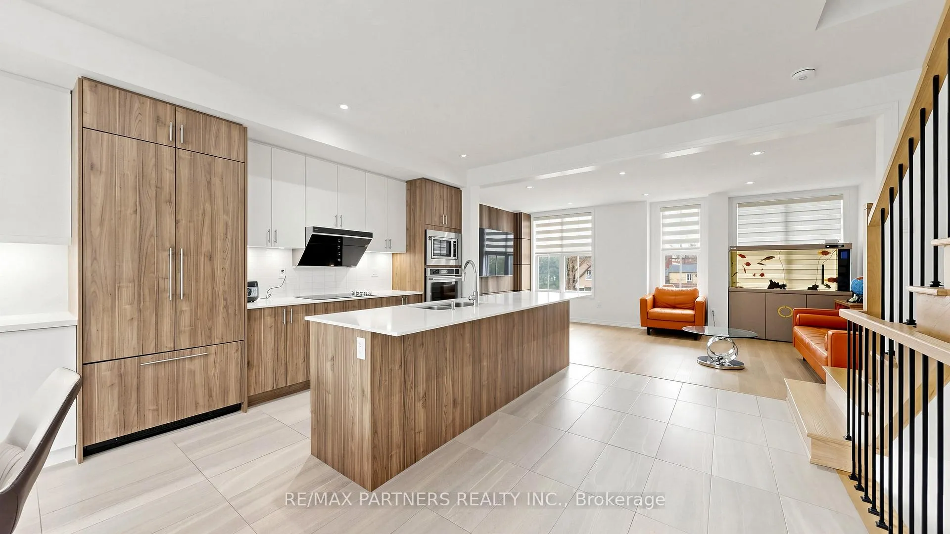 Photo 2 of 9092 Woodbine Avenue, Markham, Buttonville — HOMEH