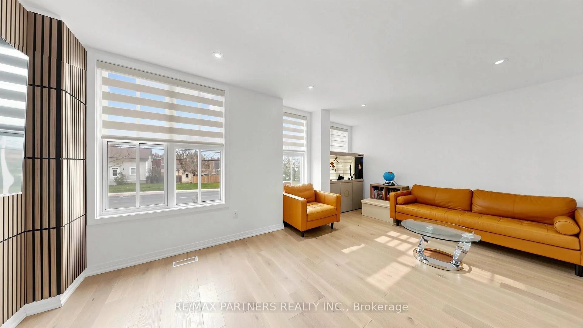 Photo 4 of 9092 Woodbine Avenue, Markham, Buttonville — HOMEH
