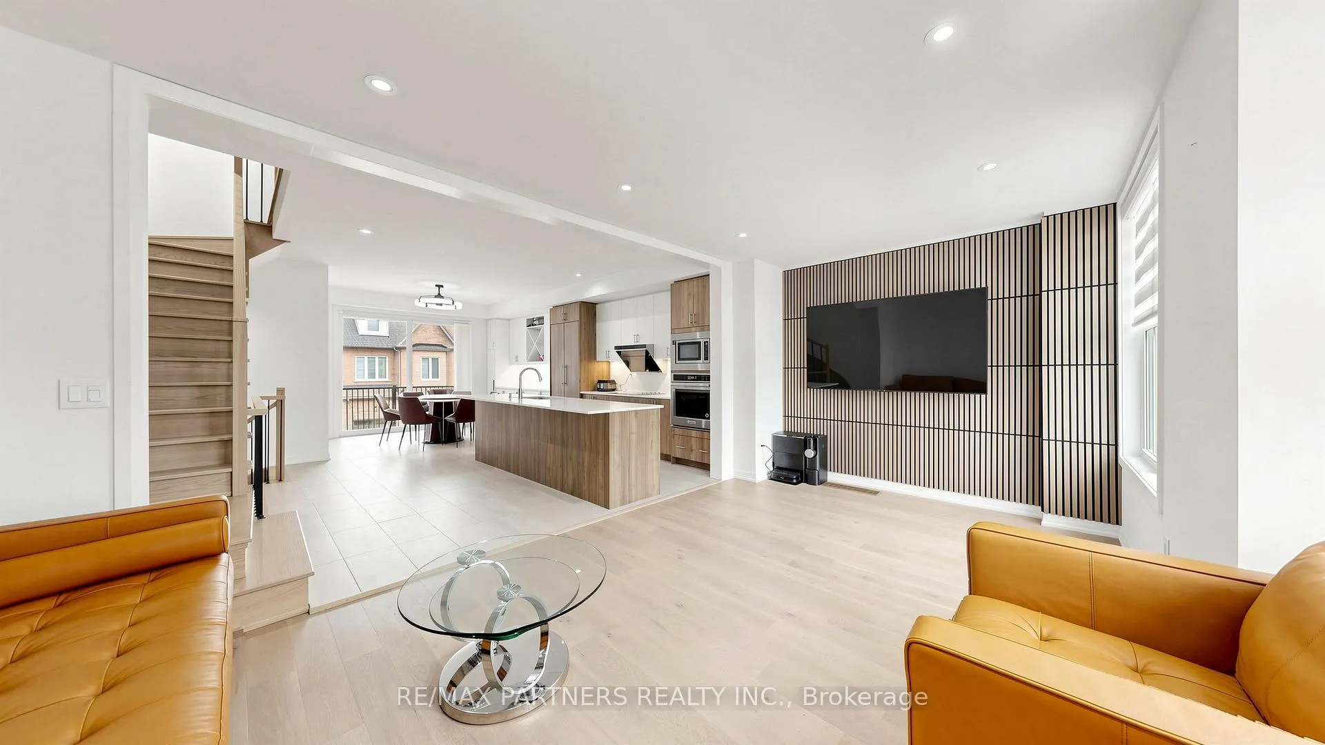 Photo 6 of 9092 Woodbine Avenue, Markham, Buttonville — HOMEH
