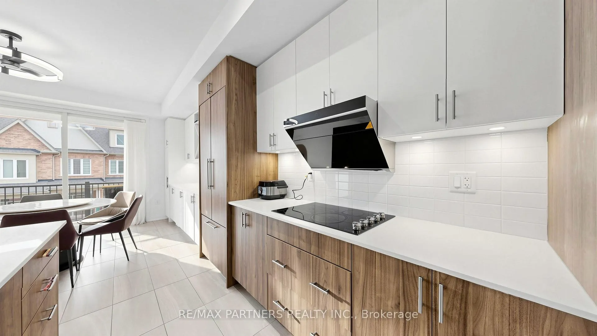 Photo 7 of 9092 Woodbine Avenue, Markham, Buttonville — HOMEH