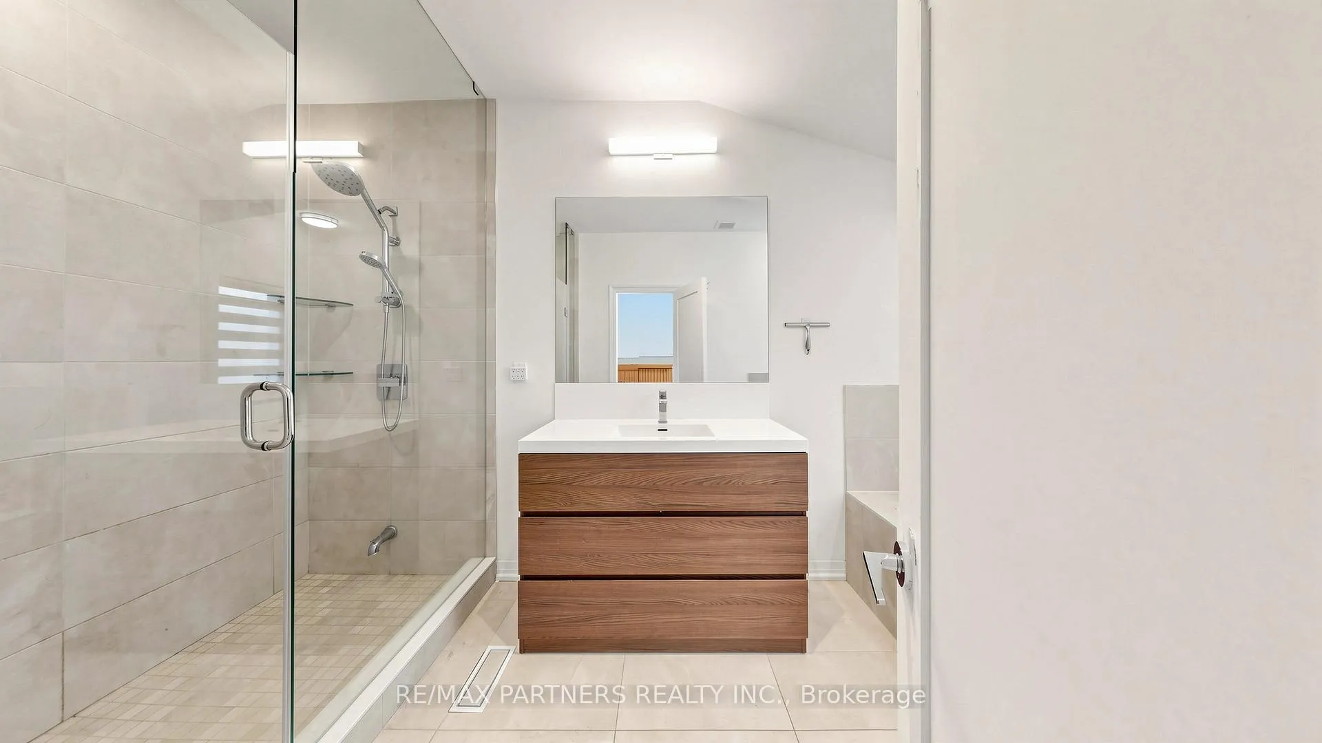 Photo 16 of 9092 Woodbine Avenue, Markham, Buttonville — HOMEH