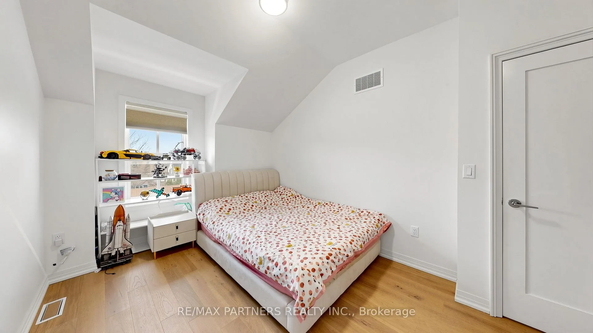 Photo 17 of 9092 Woodbine Avenue, Markham, Buttonville — HOMEH