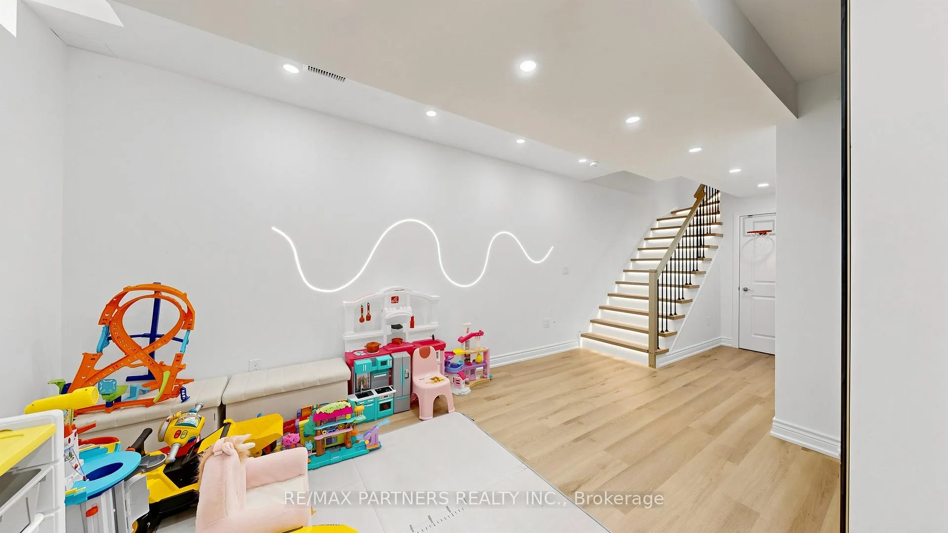 Photo 25 of 9092 Woodbine Avenue, Markham, Buttonville — HOMEH