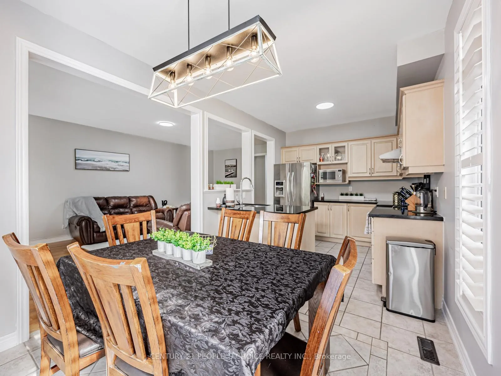Photo 8 of 118A Manse Road, Scarborough, West Hill — HOMEH