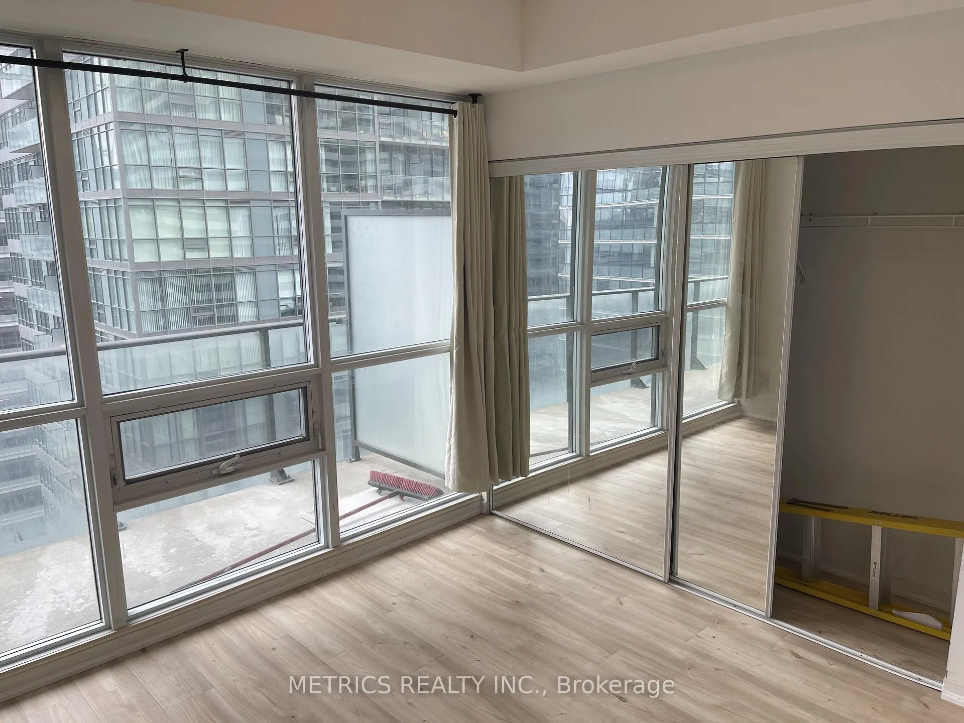 Photo 4 of Unit 2003, 55 Bremner Boulevard, Toronto, Waterfront Communities — HOMEH