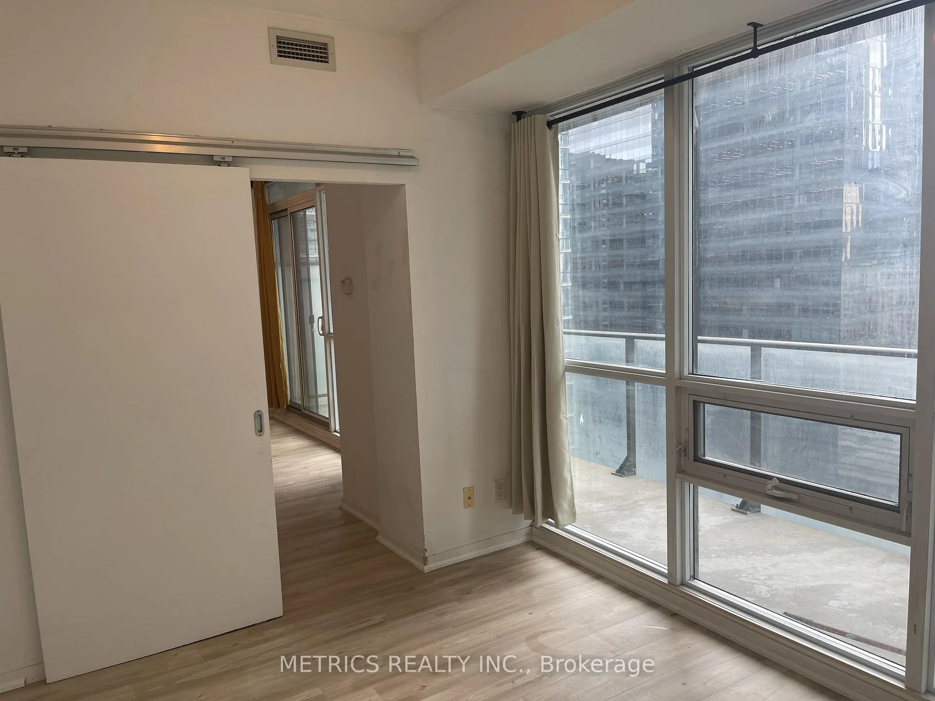 Photo 5 of Unit 2003, 55 Bremner Boulevard, Toronto, Waterfront Communities — HOMEH