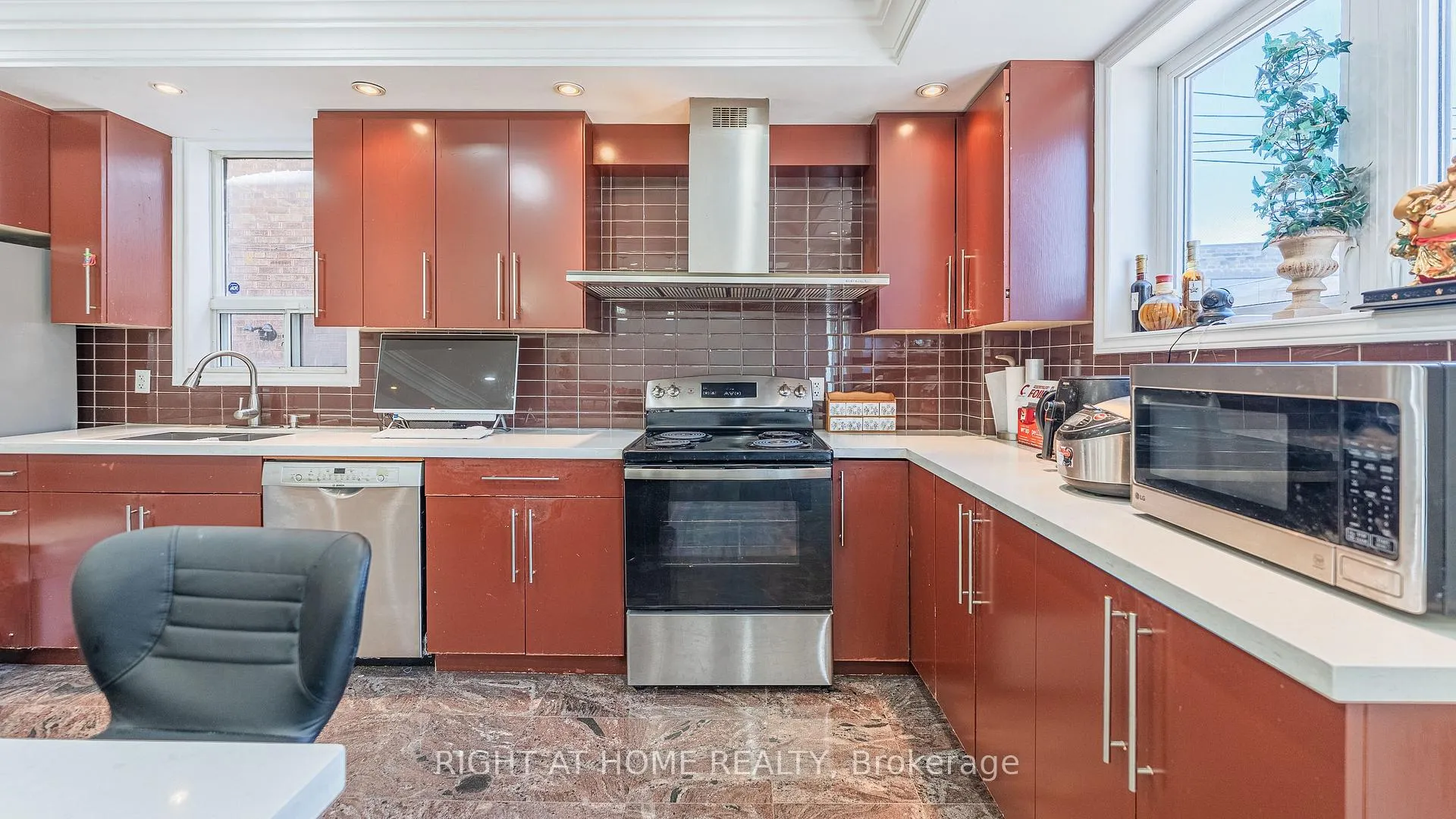 Photo 11 of 18 Rusholme Road, Toronto, Little Portugal — HOMEH