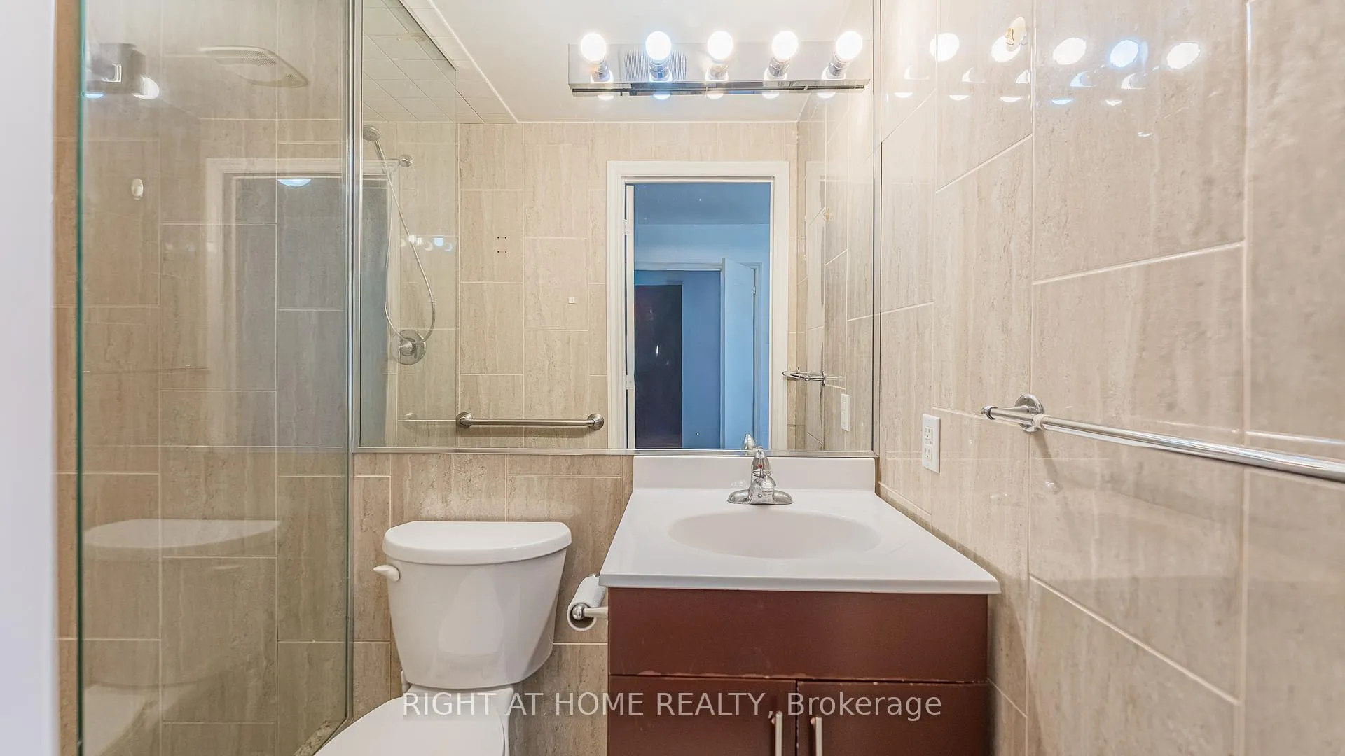 Photo 17 of 18 Rusholme Road, Toronto, Little Portugal — HOMEH