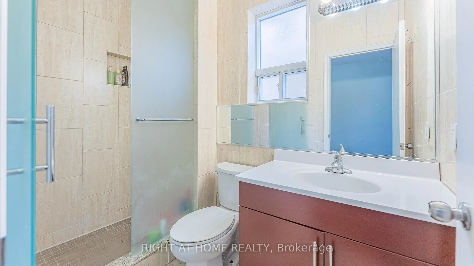 Photo 26 of 18 Rusholme Road, Toronto, Little Portugal — HOMEH