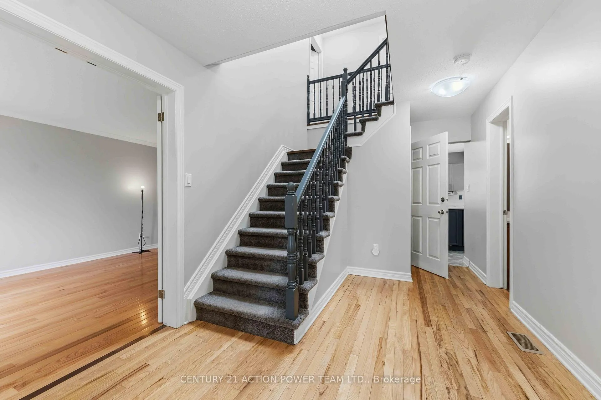 Photo 4 of 24 Mika Street, Ottawa, Stittsville (North) — HOMEH