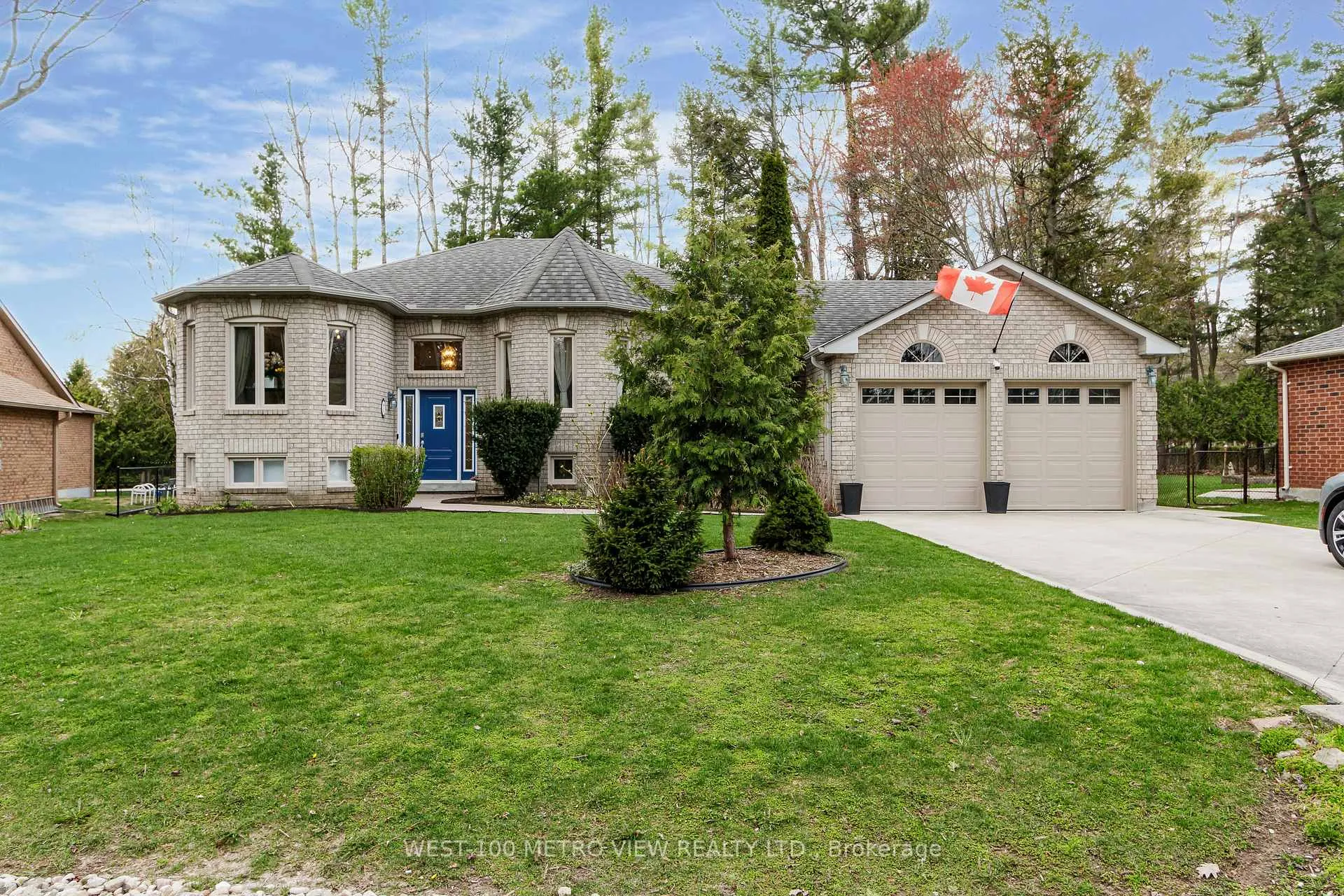 Photo 1 of 7 Fairway Crescent, Wasaga Beach — HOMEH