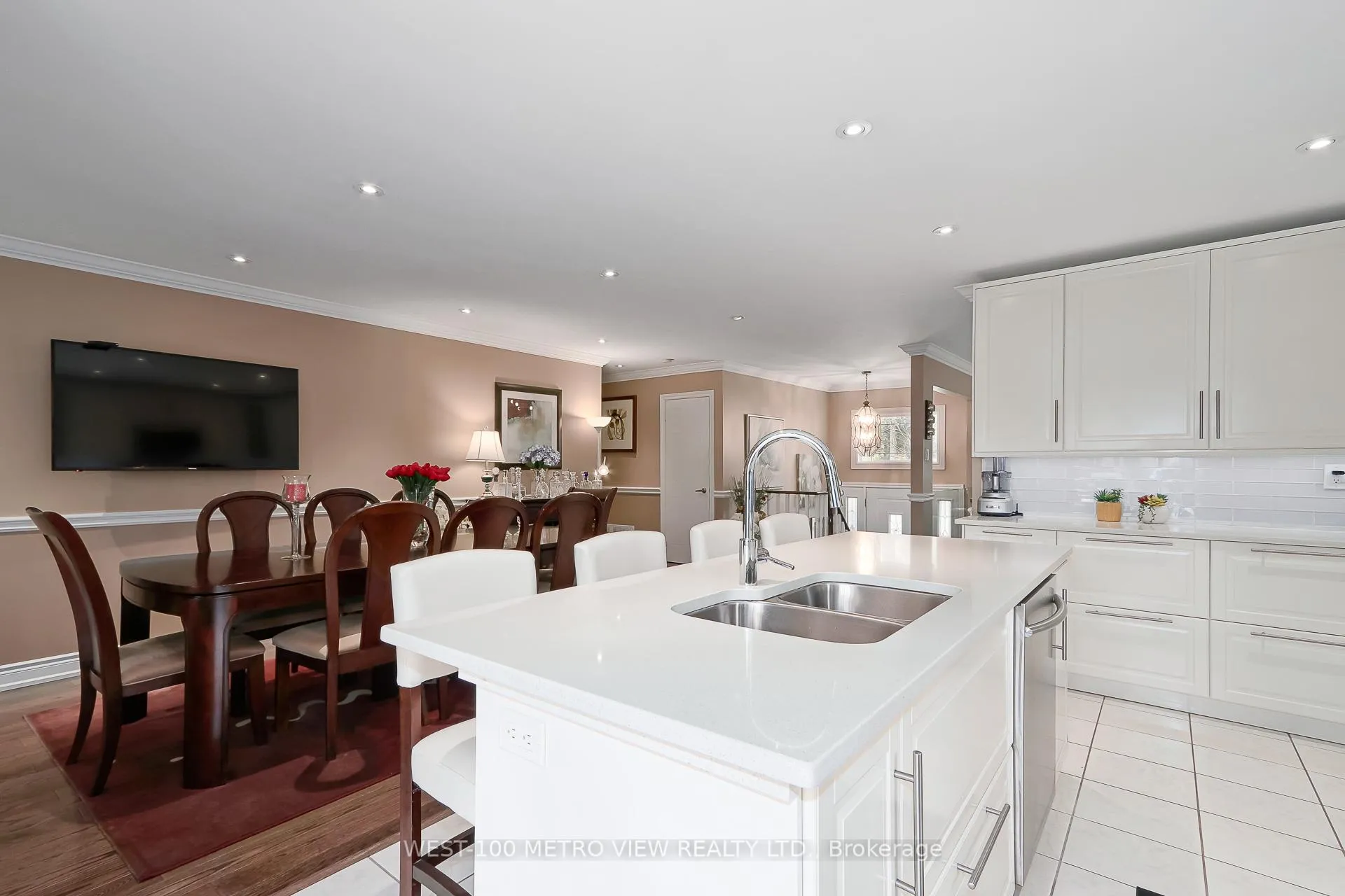 Photo 12 of 7 Fairway Crescent, Wasaga Beach — HOMEH