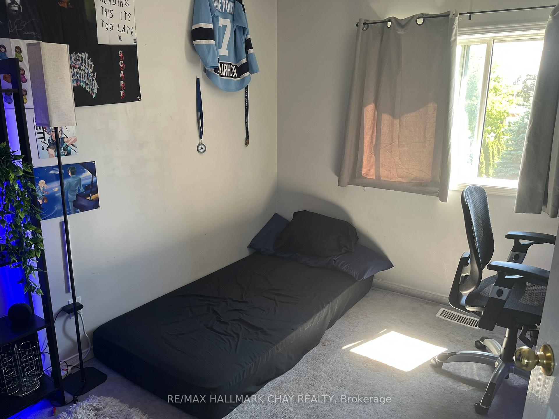 Photo 11 of 29 Charleson Drive, Barrie, Holly — HOMEH