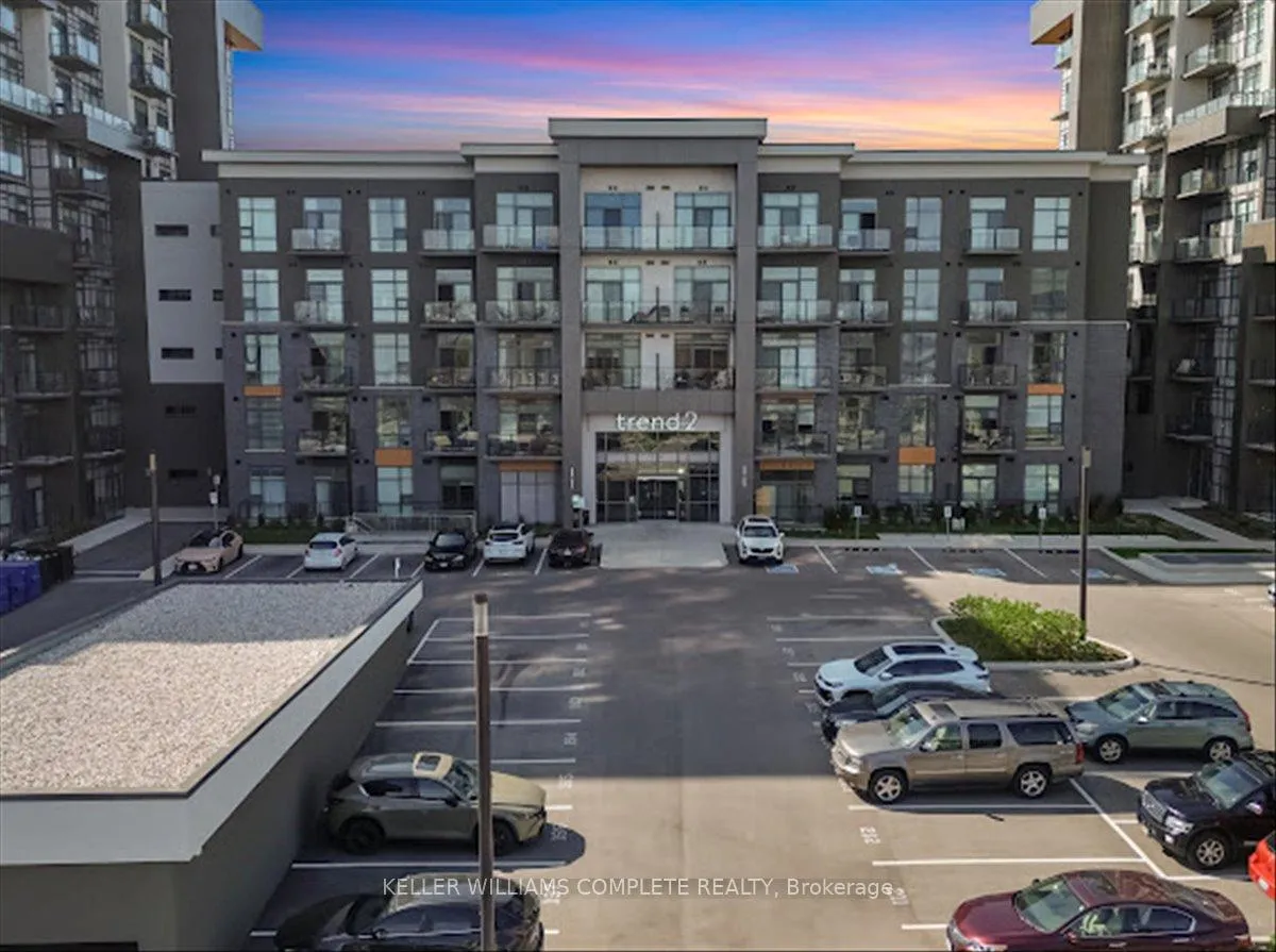 Front of Unit 1109, 460 Dundas Street E