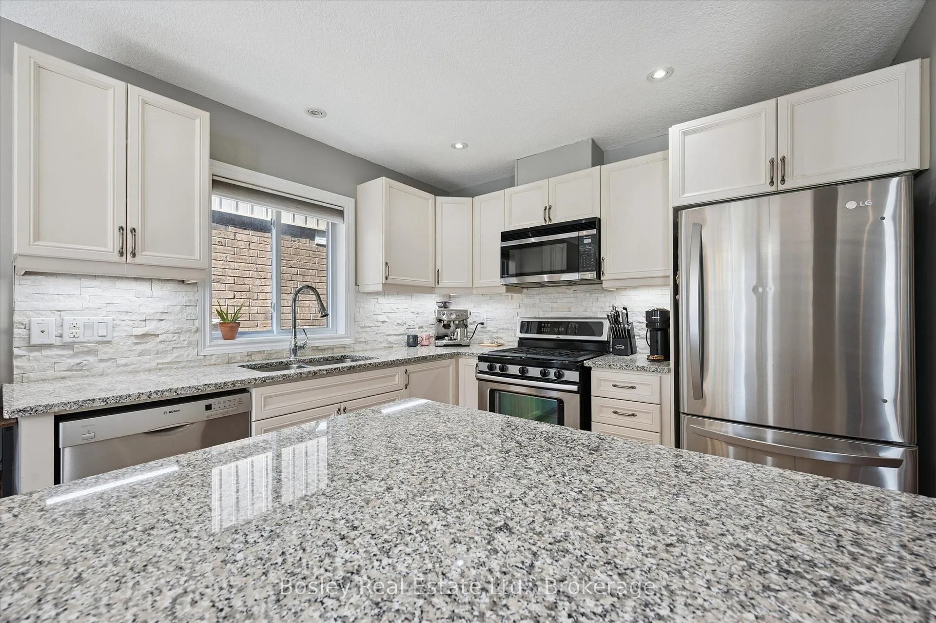 Photo 12 of 43 Captain McCallum Drive, Wilmot — HOMEH
