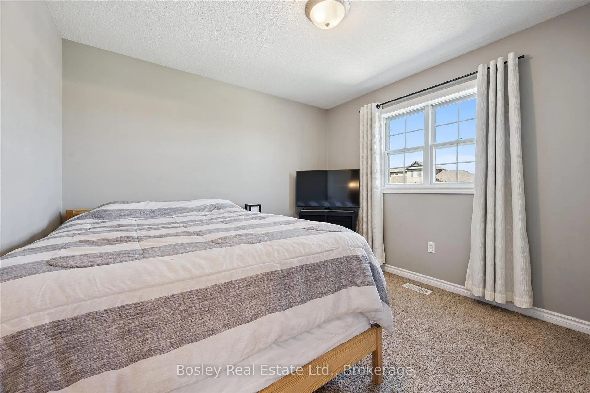 Photo 16 of 43 Captain McCallum Drive, Wilmot — HOMEH