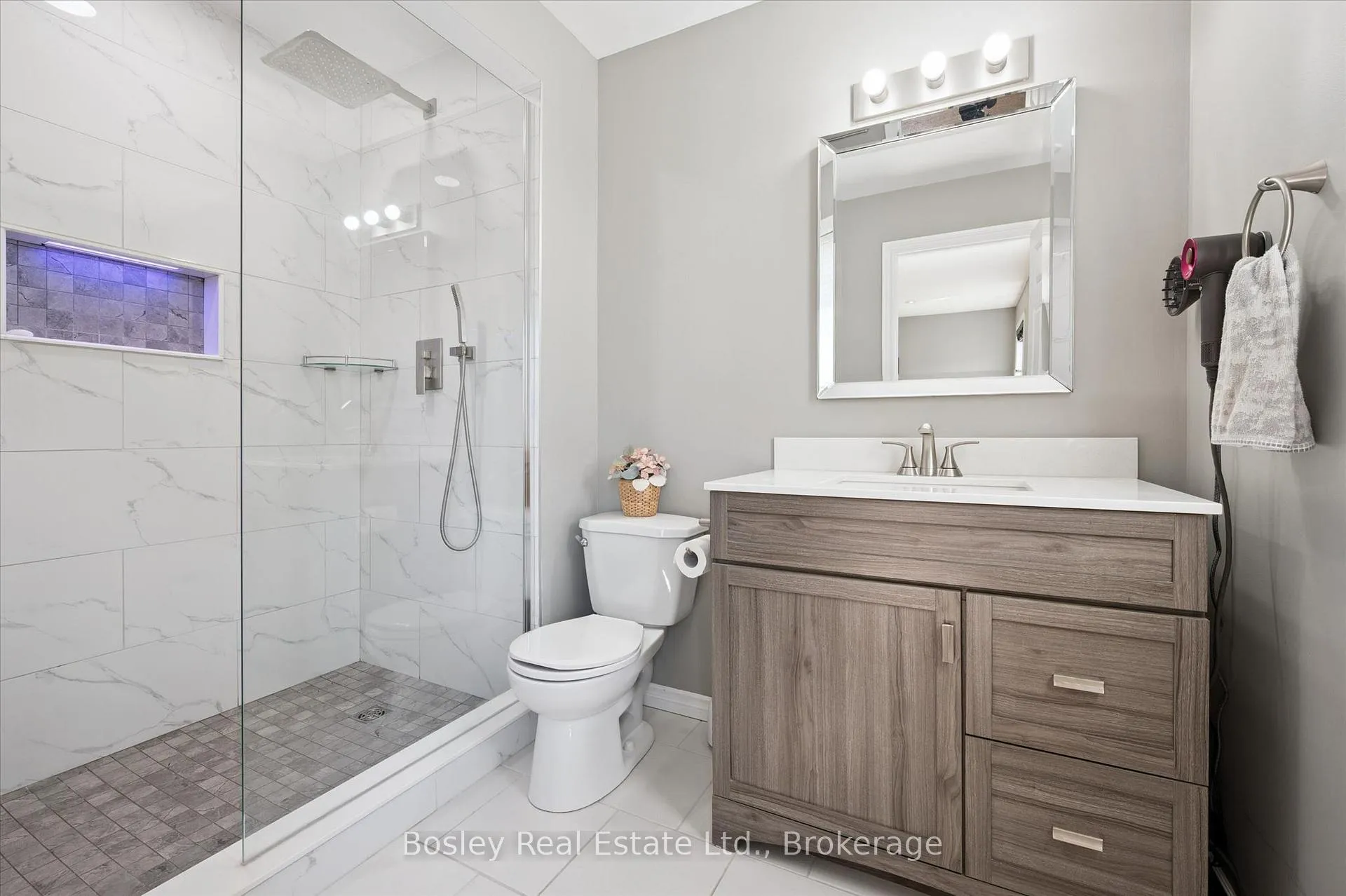 Photo 24 of 43 Captain McCallum Drive, Wilmot — HOMEH